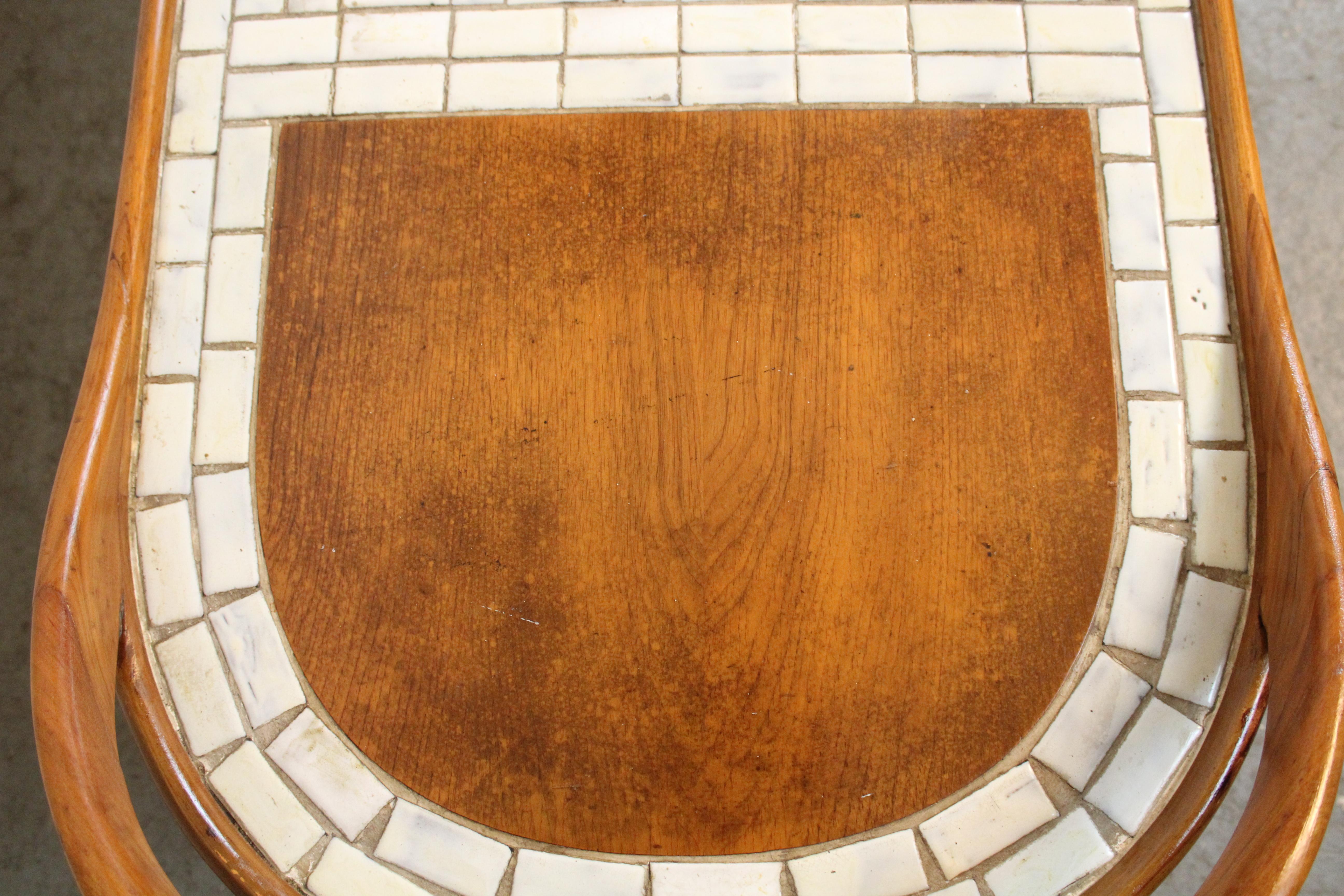 Nussbaumfliesen-Mosaik-Surfbrett-Tisch aus der Jahrhundertmitte im Angebot 7