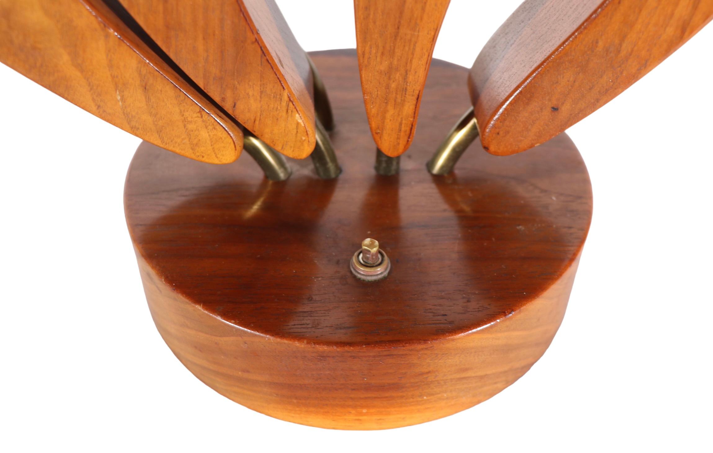 Mid Century Sculpted Wood Organic Form Table Lamp c 1950's  en vente 4