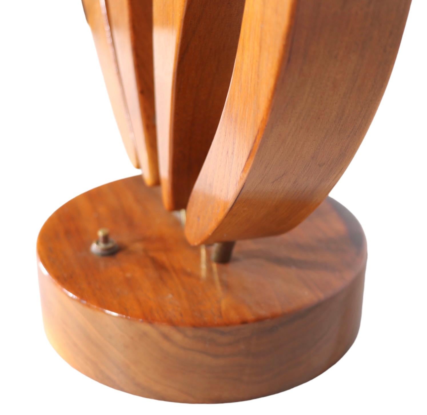 Mid Century Sculpted Wood Organic Form Table Lamp c 1950's  en vente 11