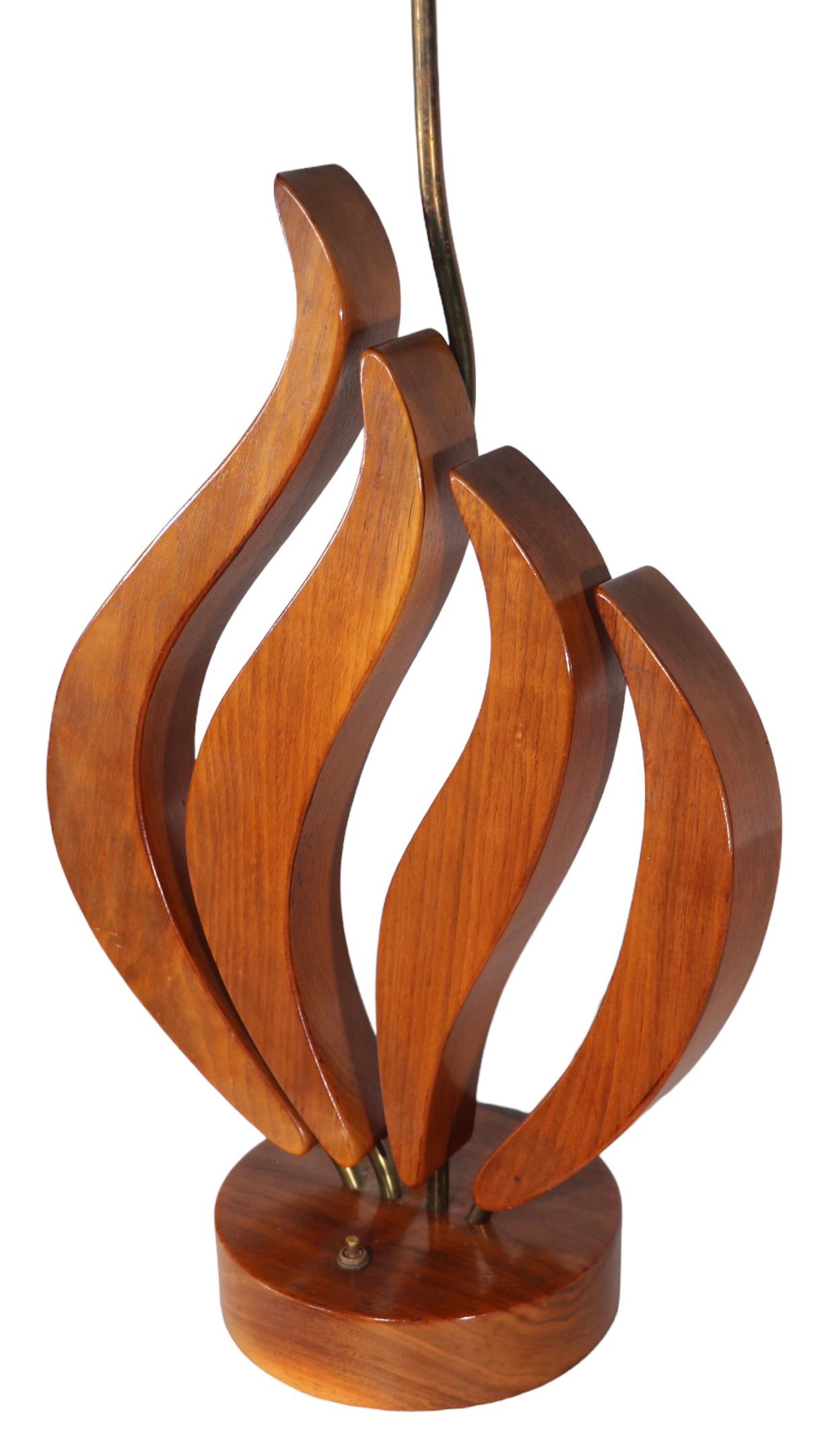 Mid Century Sculpted Wood Organic Form Table Lamp c 1950's  en vente 12