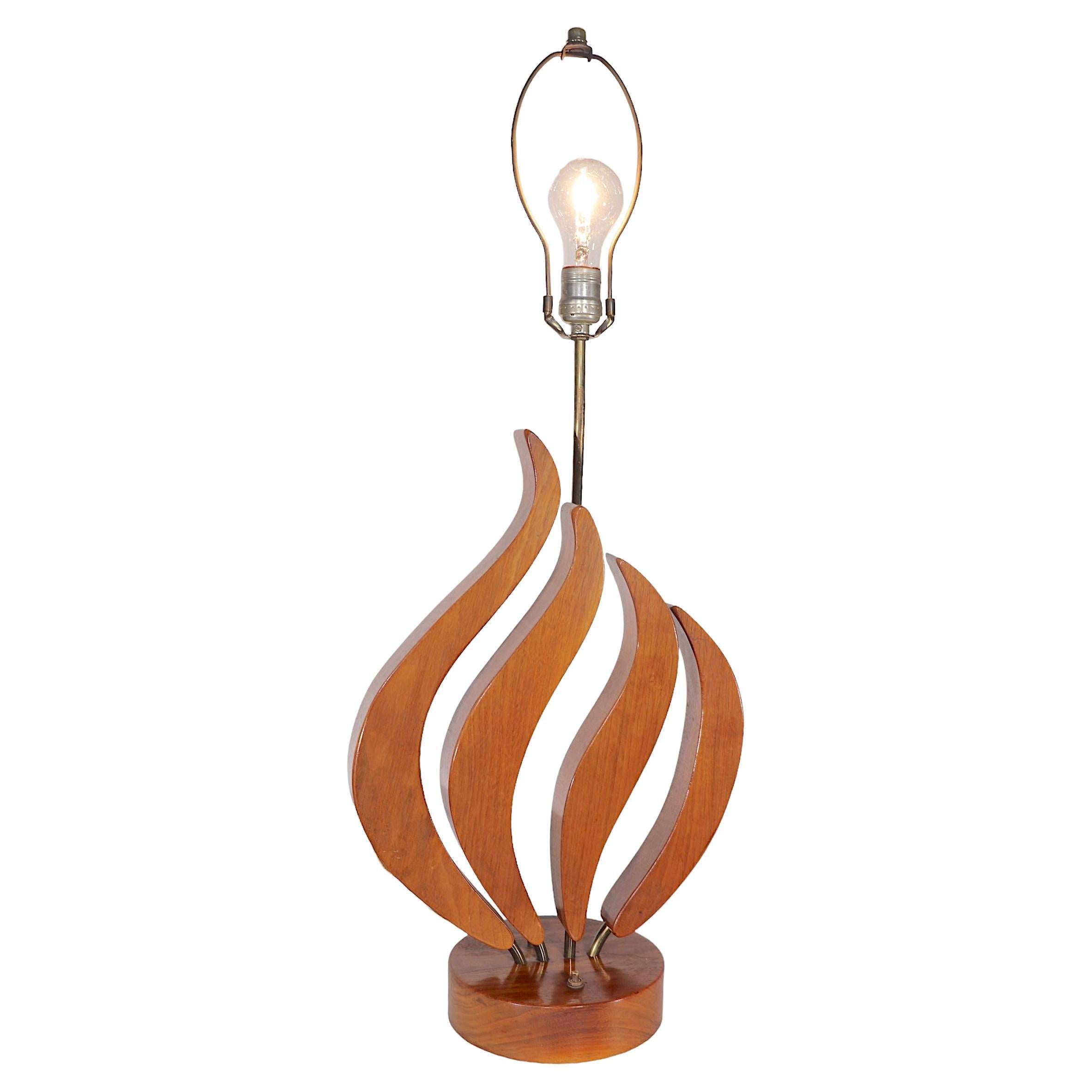 Mid Century Sculpted Wood Organic Form Table Lamp c 1950's  en vente