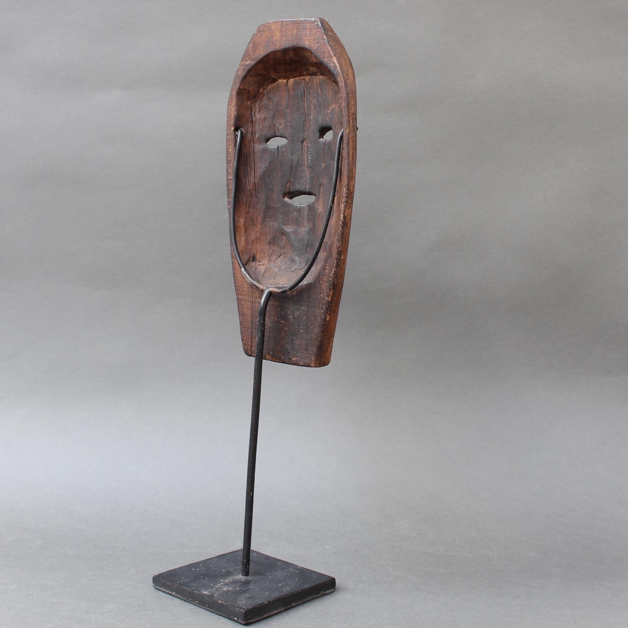 Indonesian Midcentury Sculpted Wooden Traditional Mask from Timor Island, Indonesia