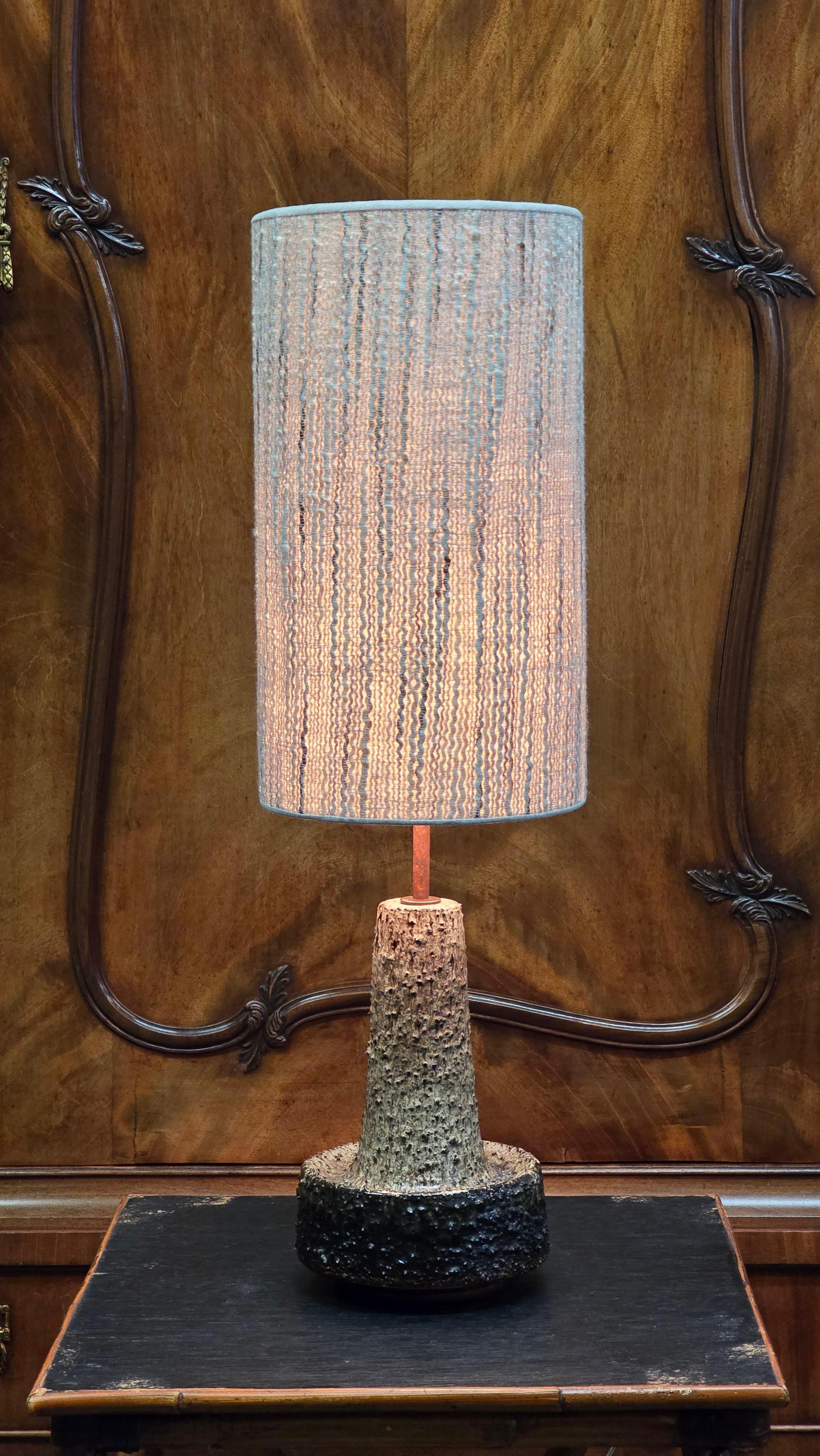 Danois Lampe de table d'appoint sculpturale du milieu du siècle en vente