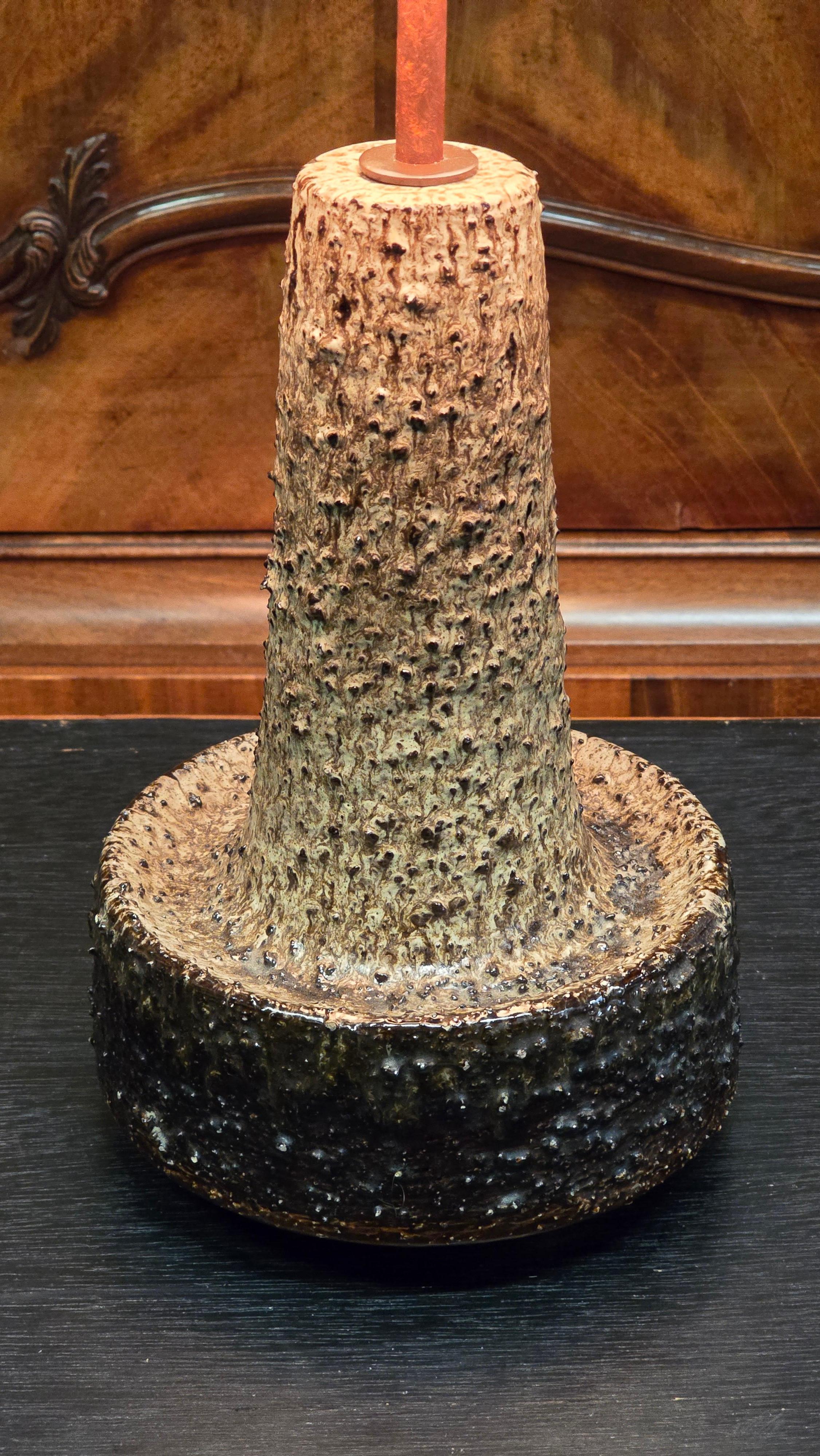 Céramique Lampe de table d'appoint sculpturale du milieu du siècle en vente