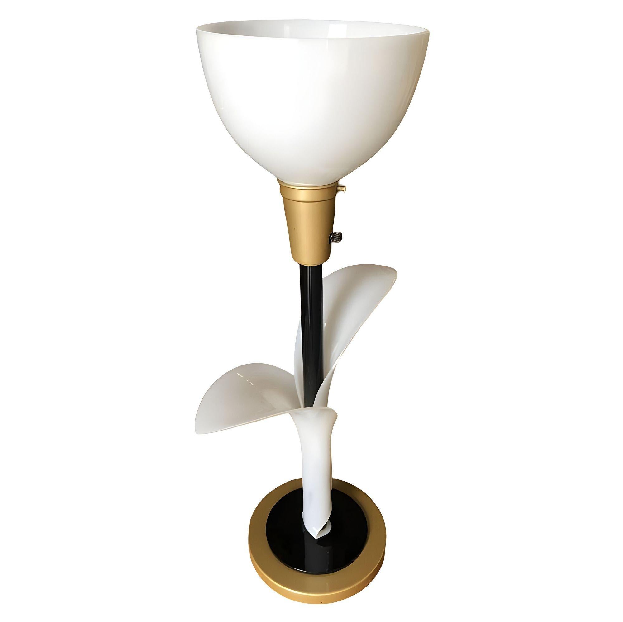 Questa eccezionale coppia di lampade da tavolo a tulipano degli anni '60, realizzate da Rougiert Lamp, vanta fusti a forma di foglia delicatamente realizzati in acrilico color avorio. L'acrilico racchiude con grazia la base in ottone e l'elegante