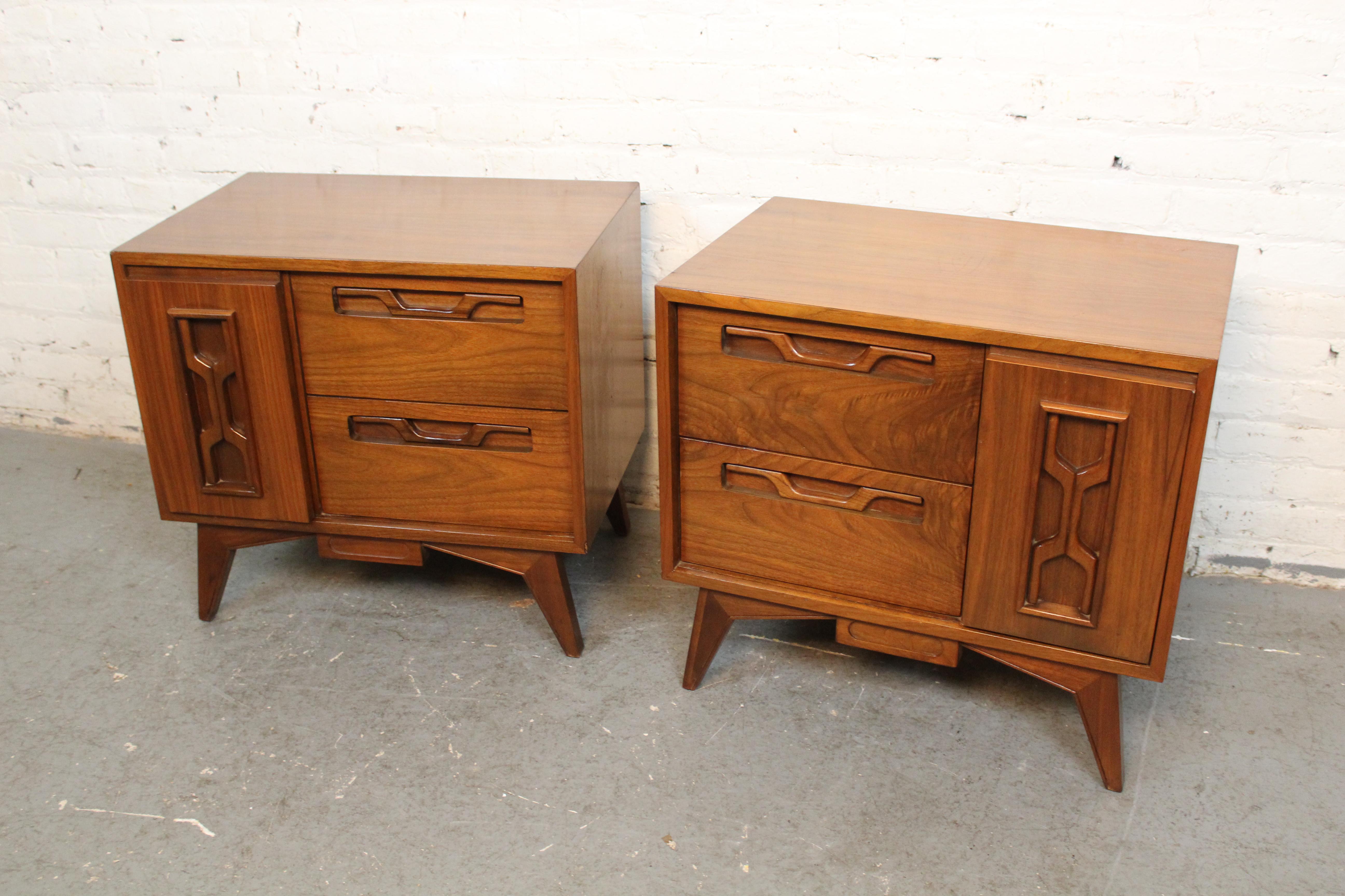 Discover the wonderful traits of mid-century American design with these stunning helix-styled nightstands. Constructed with beautifully figured walnut grains, unique carved pulls, and a funky retro-modern silhouette, this highly aesthetic pair is