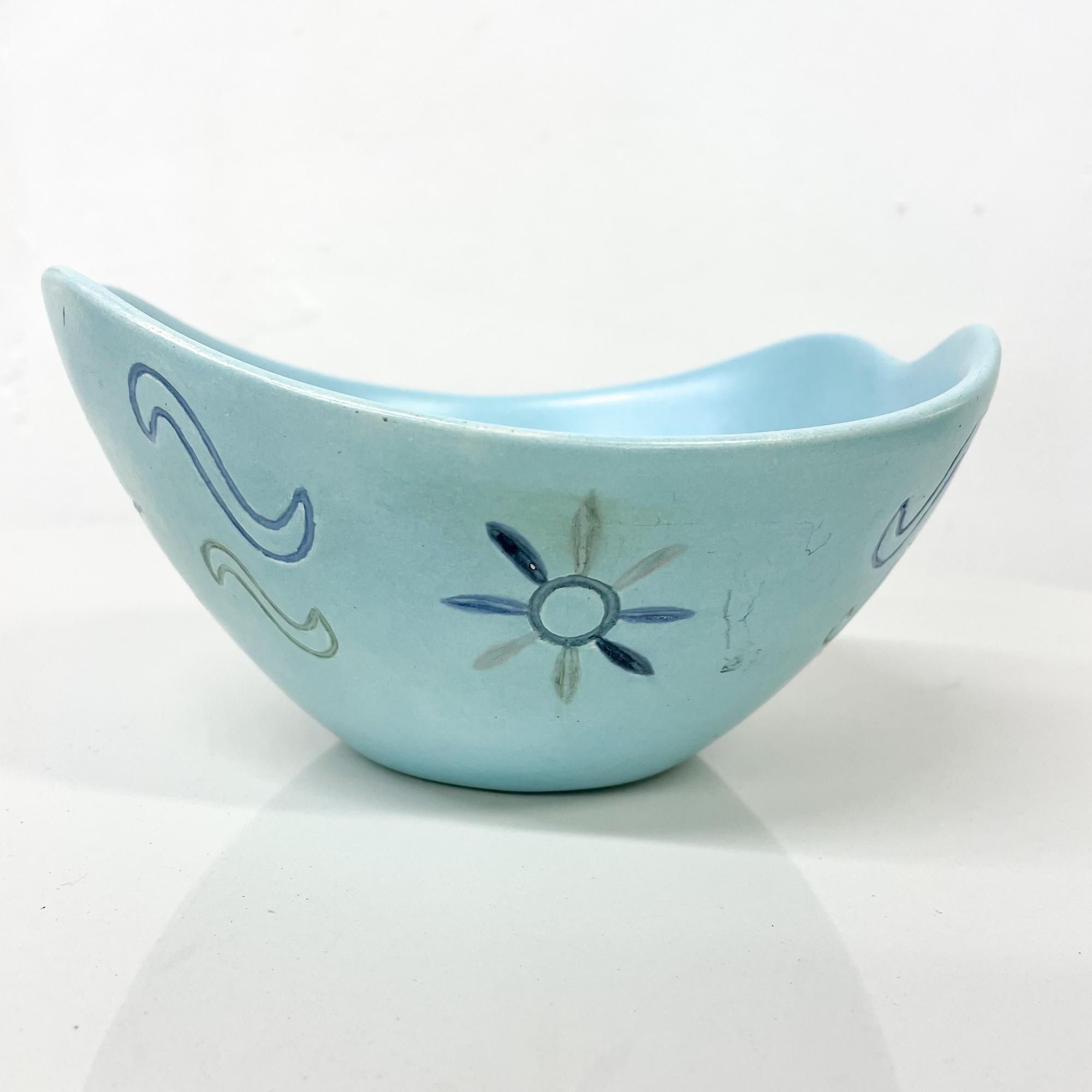 1965 Hand Painted Baby Blue Bowl Art Pottery Signed Bea Grant In Good Condition In Chula Vista, CA
