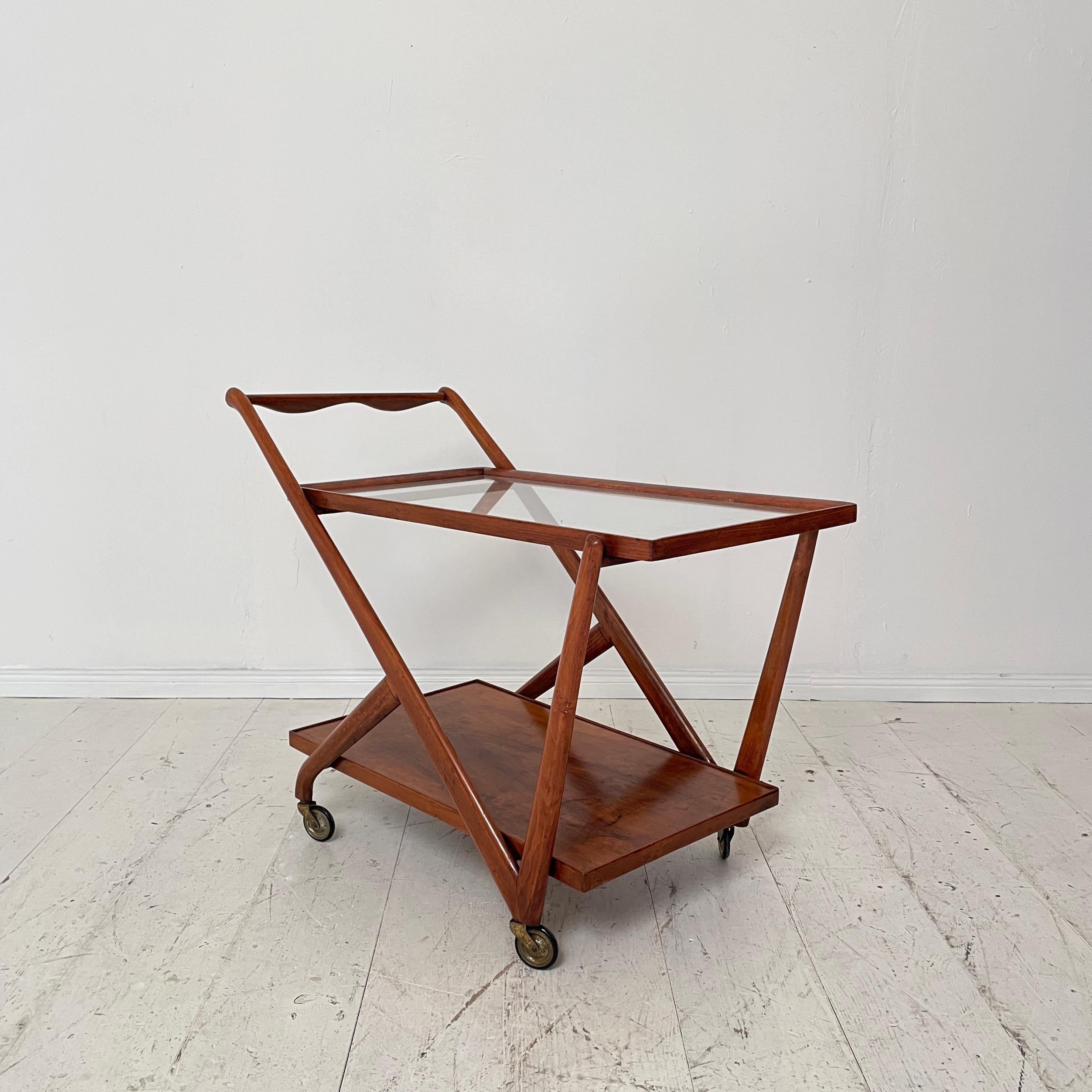 Mid-Century Sculptural Bar Cart by Cesare Lacca in Light Brown Walnut, 1950s In Good Condition In Berlin, DE