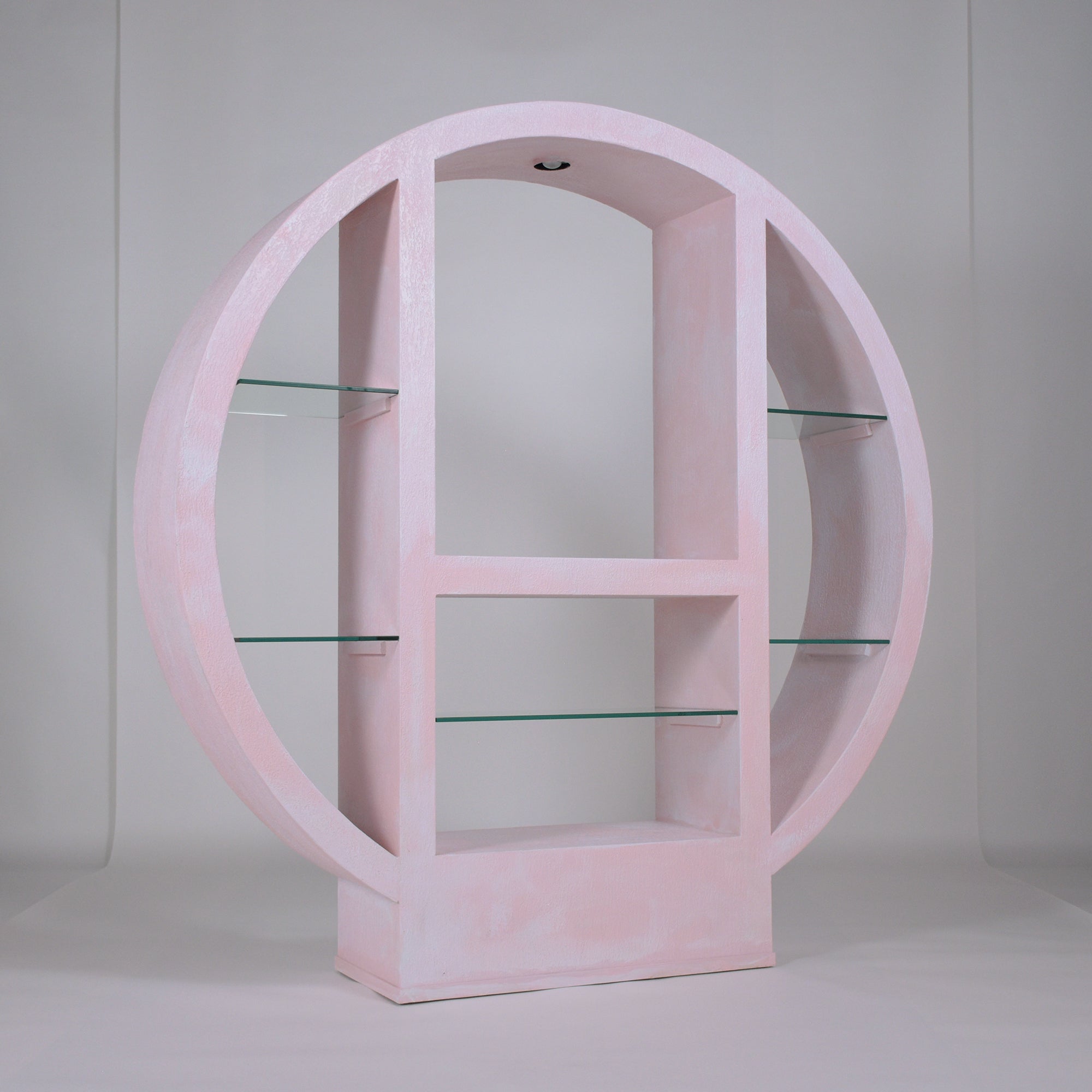 An extraordinary mid-century shelf unit crafted out of a wood & gesso combination and has been professionally restored by our team of craftsmen. This large circular open bookshelf frame offers a distinctive look, features five clear glass shelves,