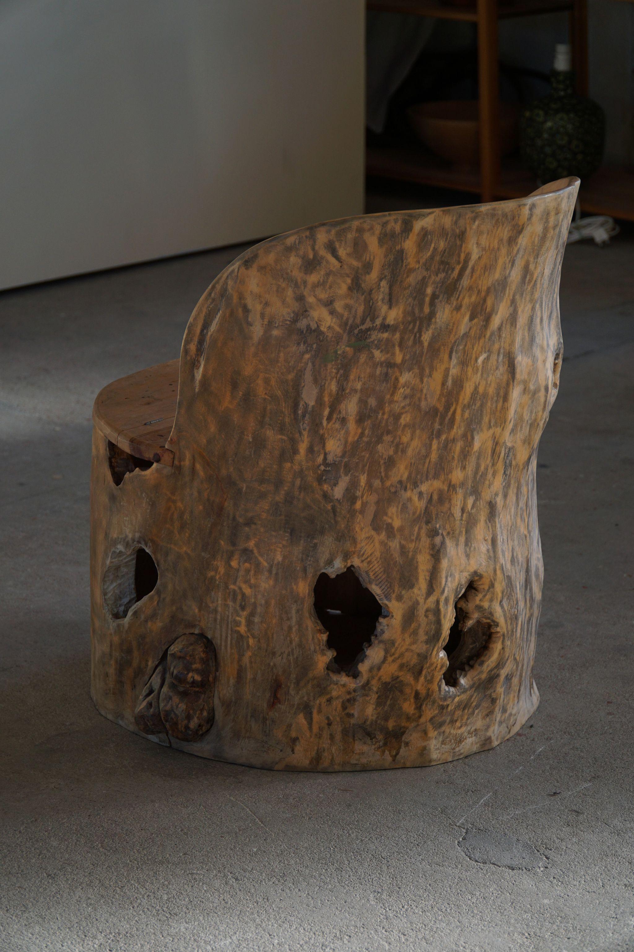 Skulpturaler brutalistischer norwegischer Stuhl aus Massivholz aus der Mitte des Jahrhunderts (Norwegisch) im Angebot