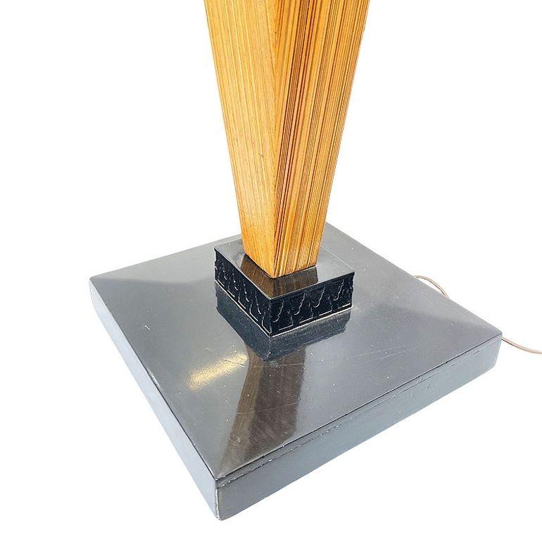Lampadaire sculptural angulaire postmoderne dans le style de Paul Frankl en vente 2