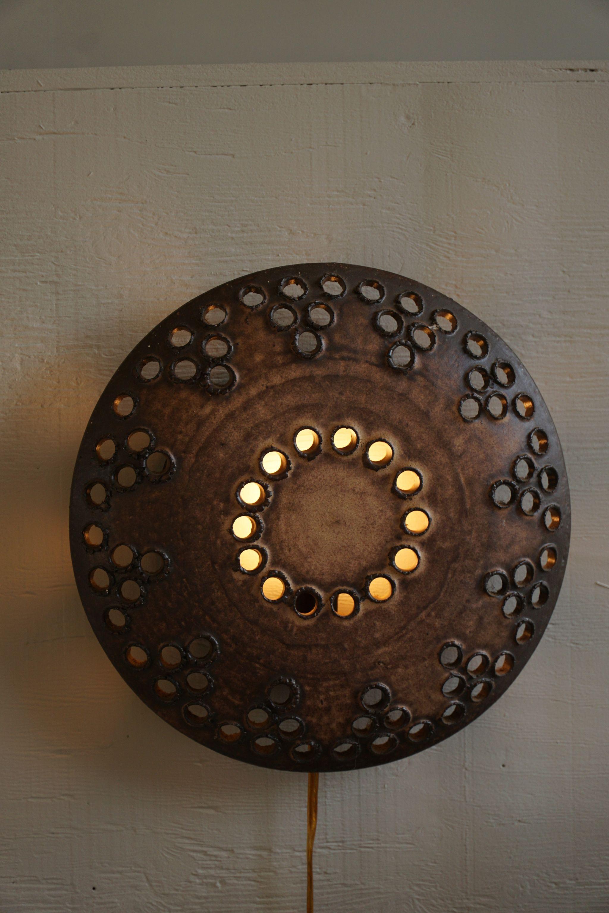 Mid-Century Sculptural Danish Ceramic Wall Sconce, Made by Axella, 1970s In Good Condition In Odense, DK