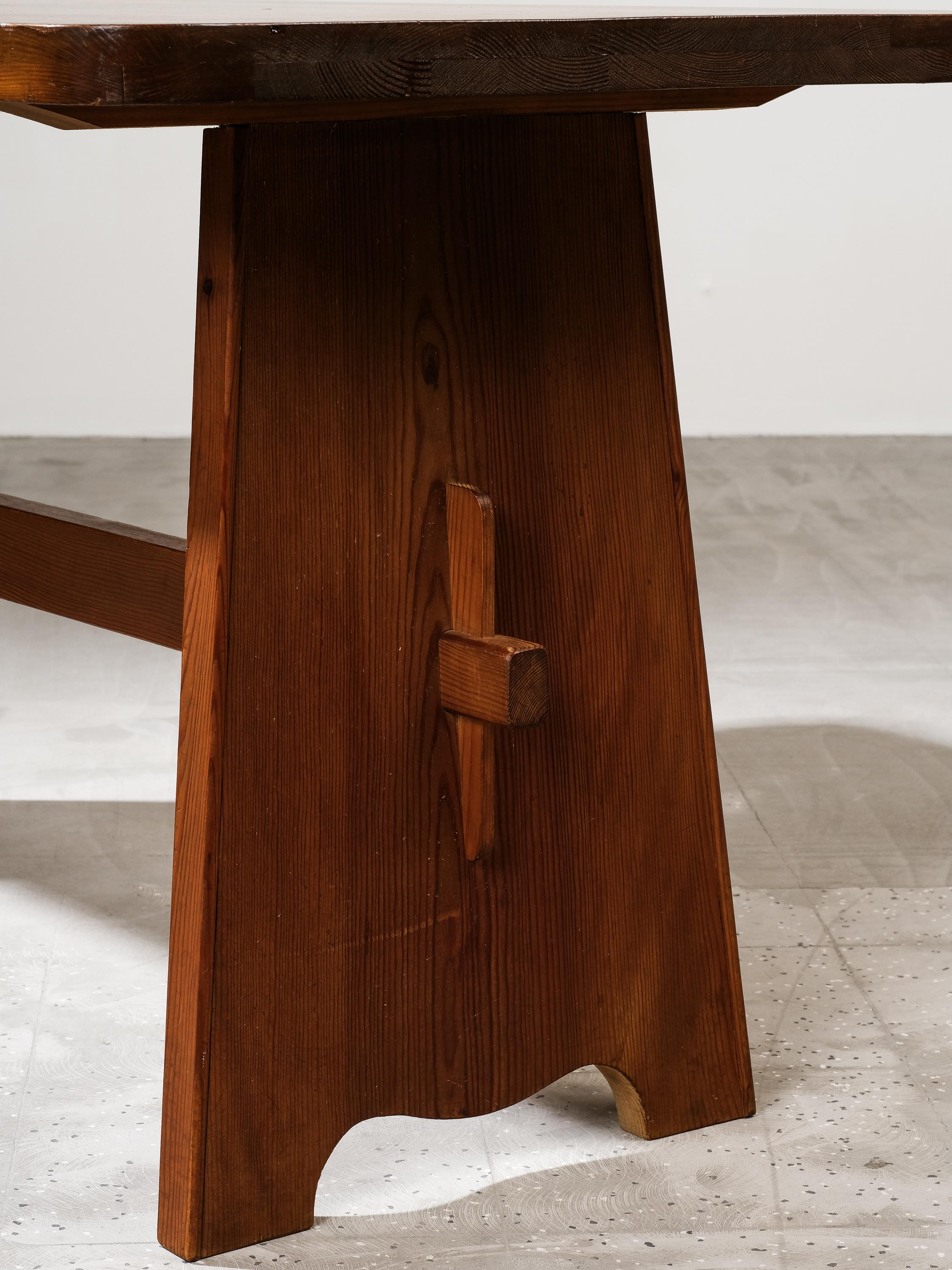 Ensemble de salle à manger sculptural en pin du milieu du siècle par Göran Malmvall, Suède, années 1940 en vente 8