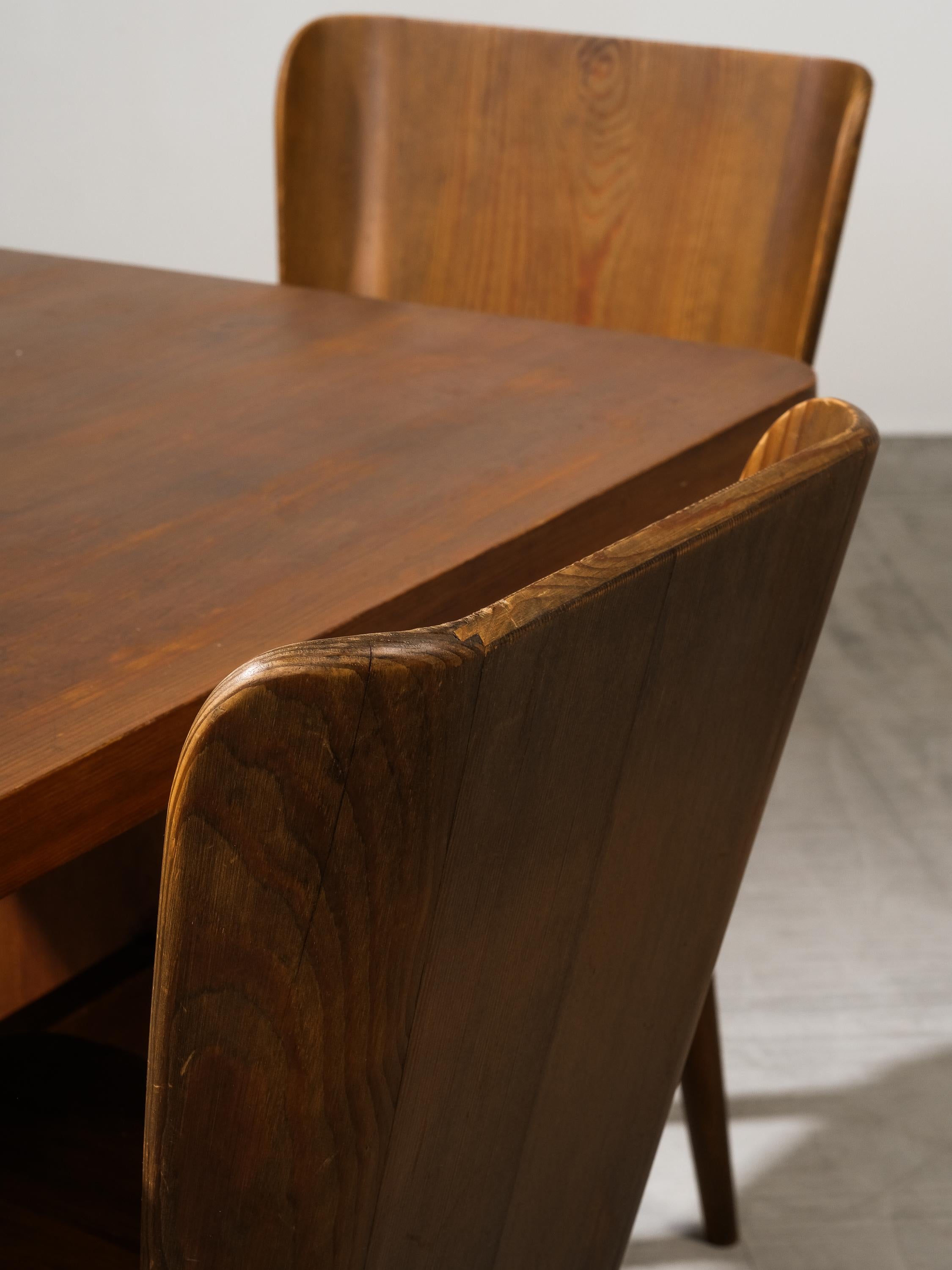 Ensemble de salle à manger sculptural en pin du milieu du siècle par Göran Malmvall, Suède, années 1940 Bon état - En vente à Karis, Nyland