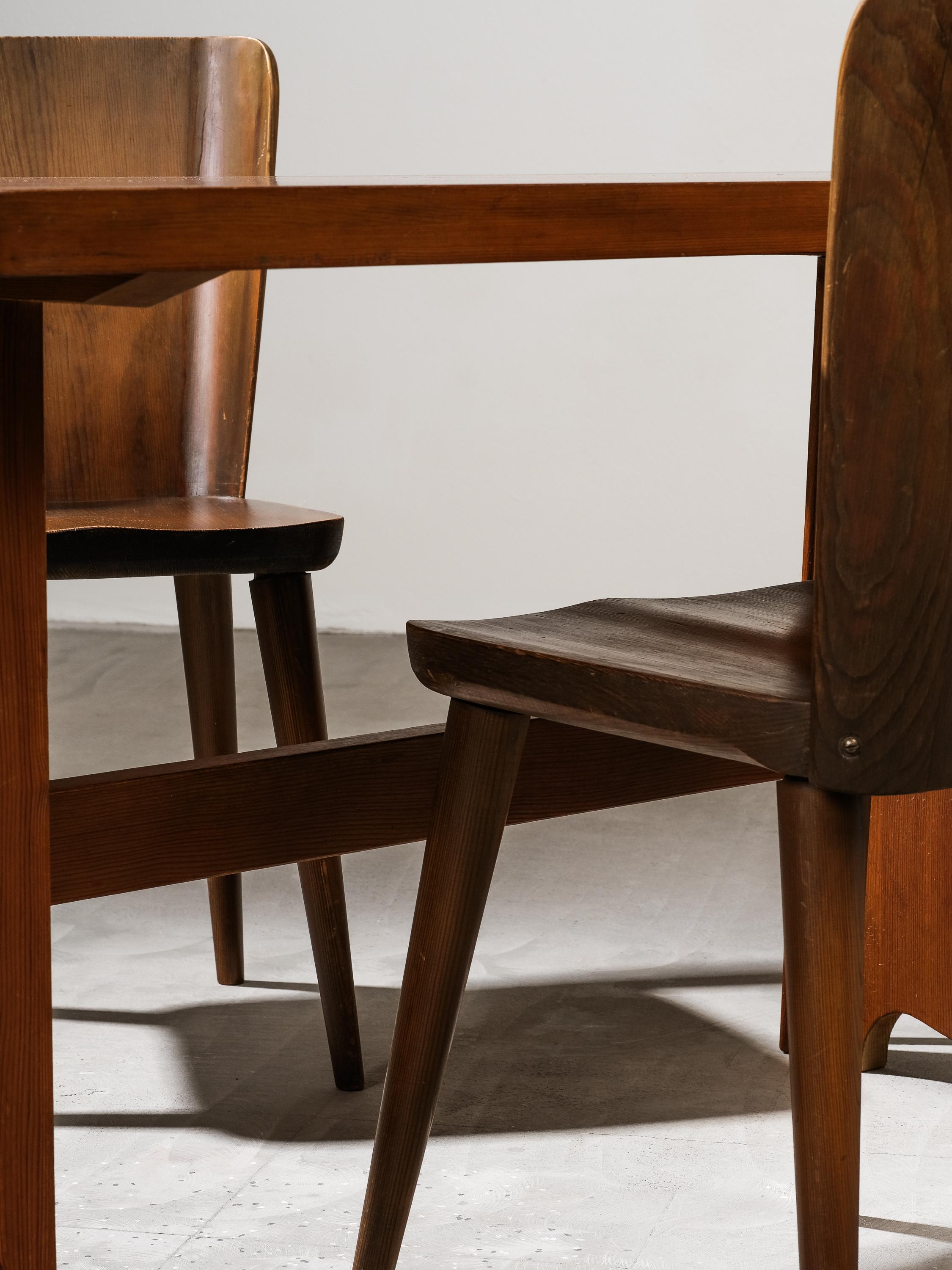 Milieu du XXe siècle Ensemble de salle à manger sculptural en pin du milieu du siècle par Göran Malmvall, Suède, années 1940 en vente
