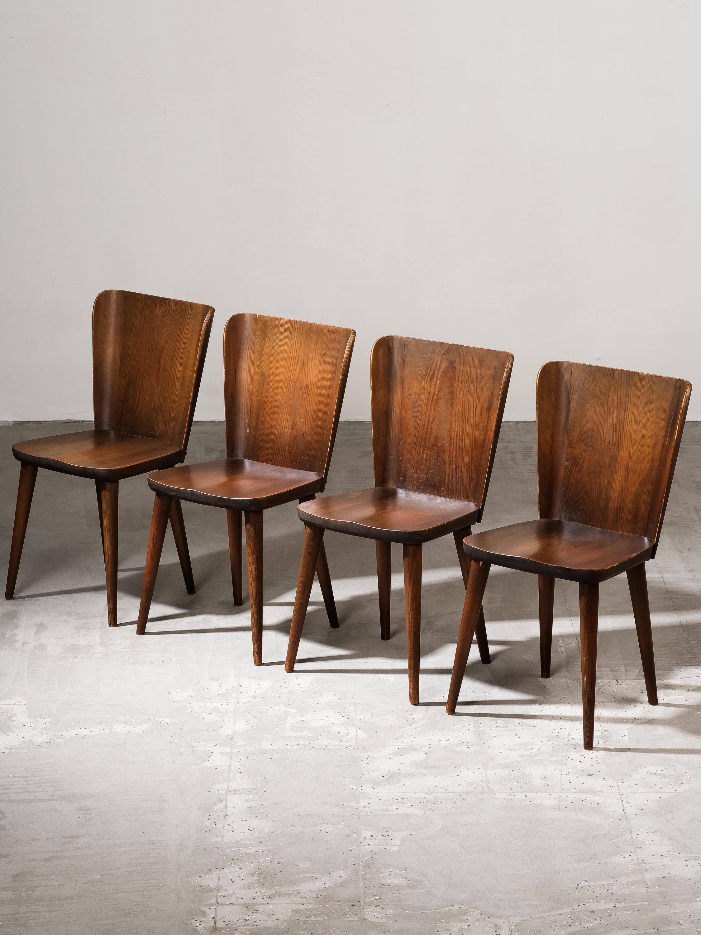 Pin Ensemble de salle à manger sculptural en pin du milieu du siècle par Göran Malmvall, Suède, années 1940 en vente