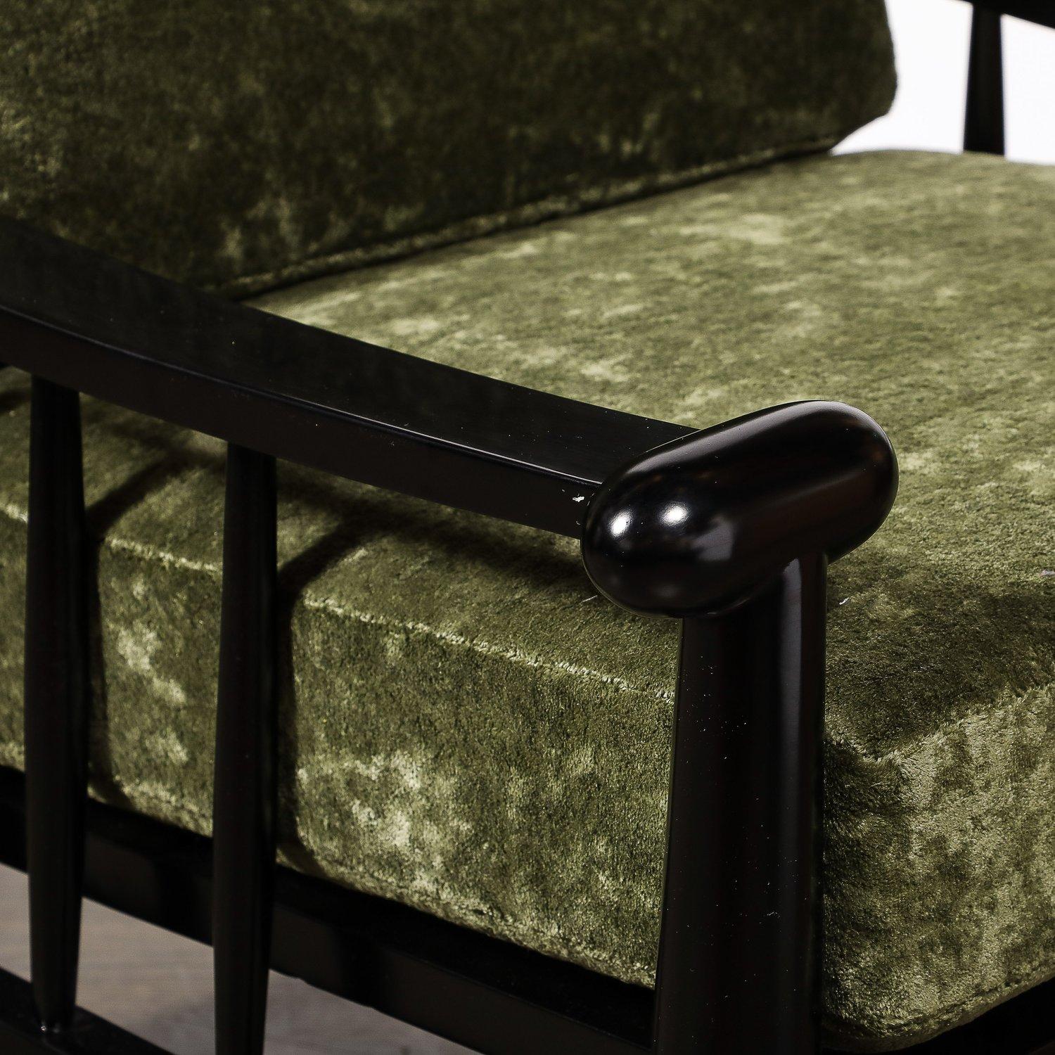 Fauteuil club sculptural du milieu du siècle en noyer ébonisé et tissu vert à pommeau arrondi en vente 7