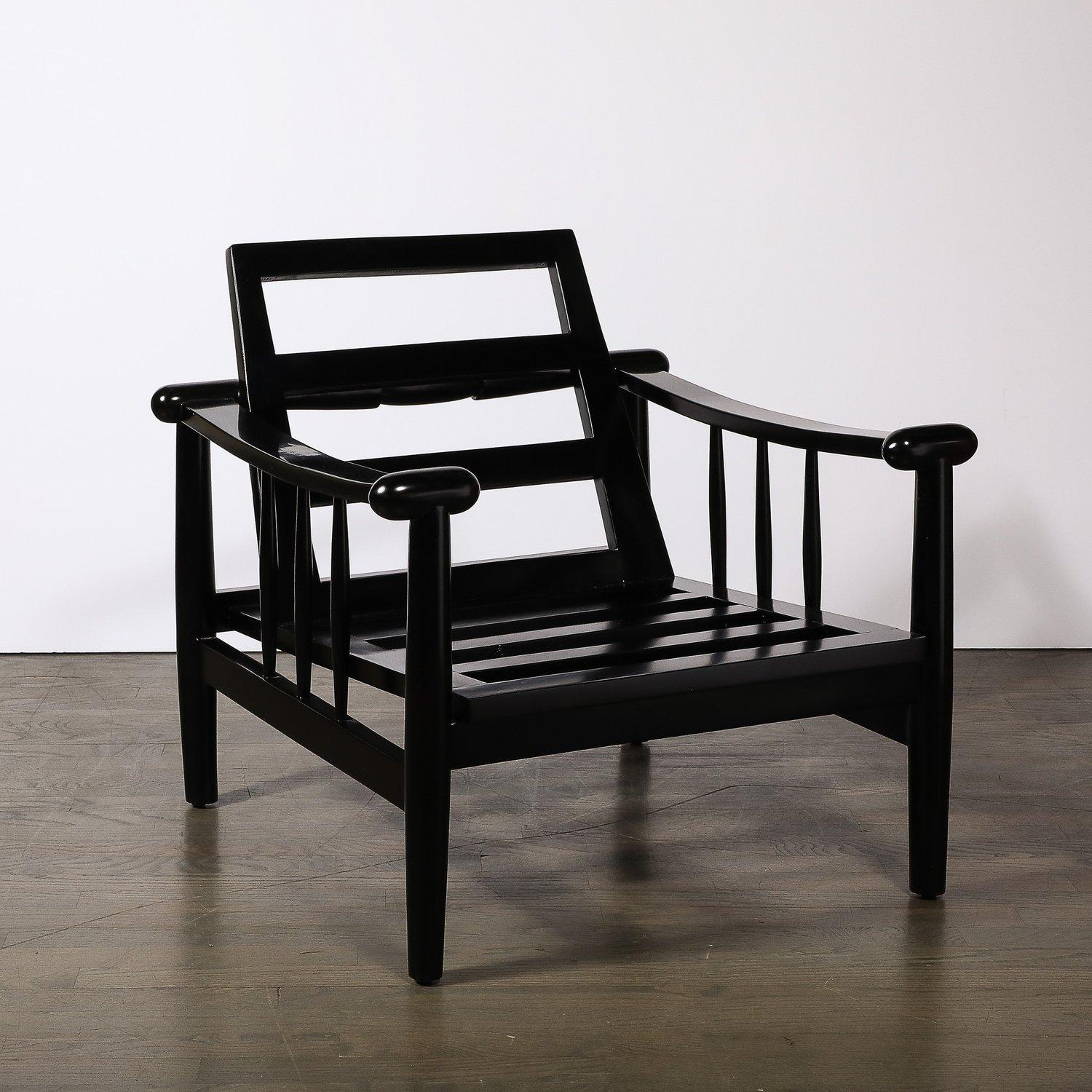 Fauteuil club sculptural du milieu du siècle en noyer ébonisé et tissu vert à pommeau arrondi en vente 8