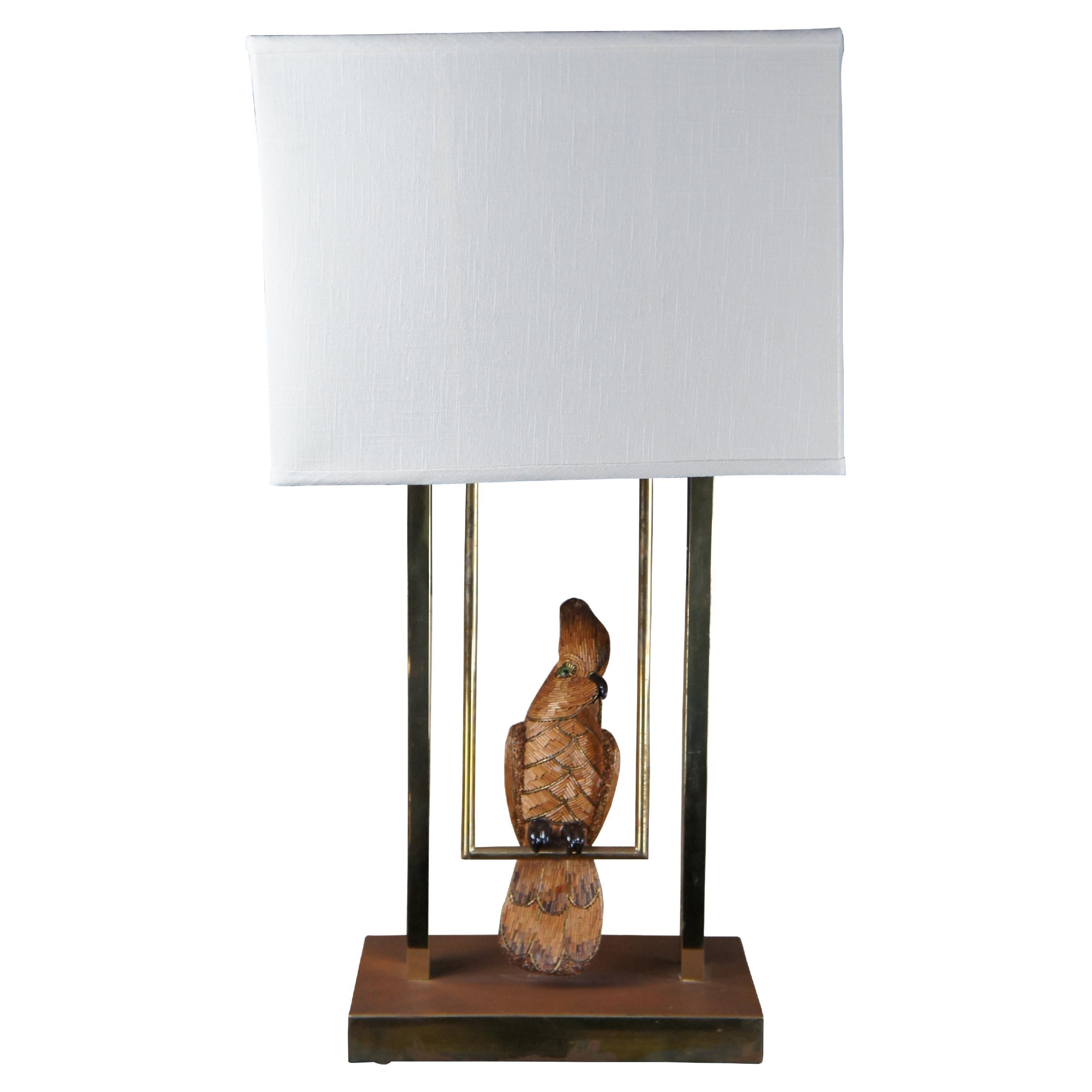 Skulpturale französische Kockatoo-Lampe Macaw auf Swing Leinenschirm MCM 34" aus der Mitte des Jahrhunderts im Angebot