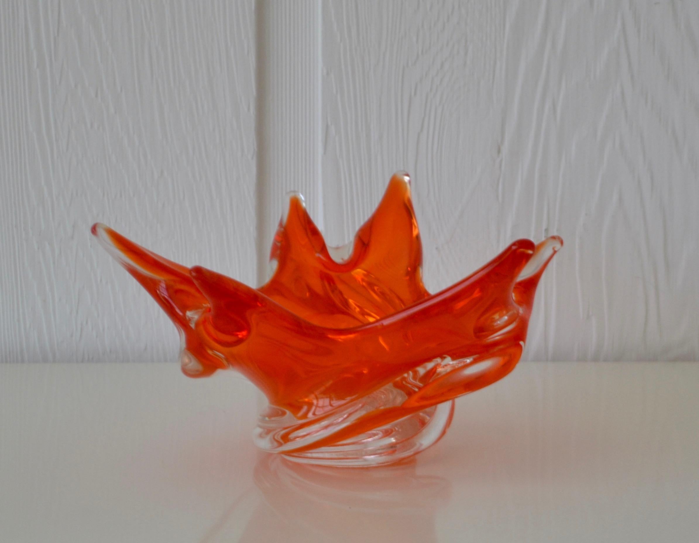 Mid-Century Sculptural Hand Blown Glass Bowl In Good Condition For Sale In West Palm Beach, FL