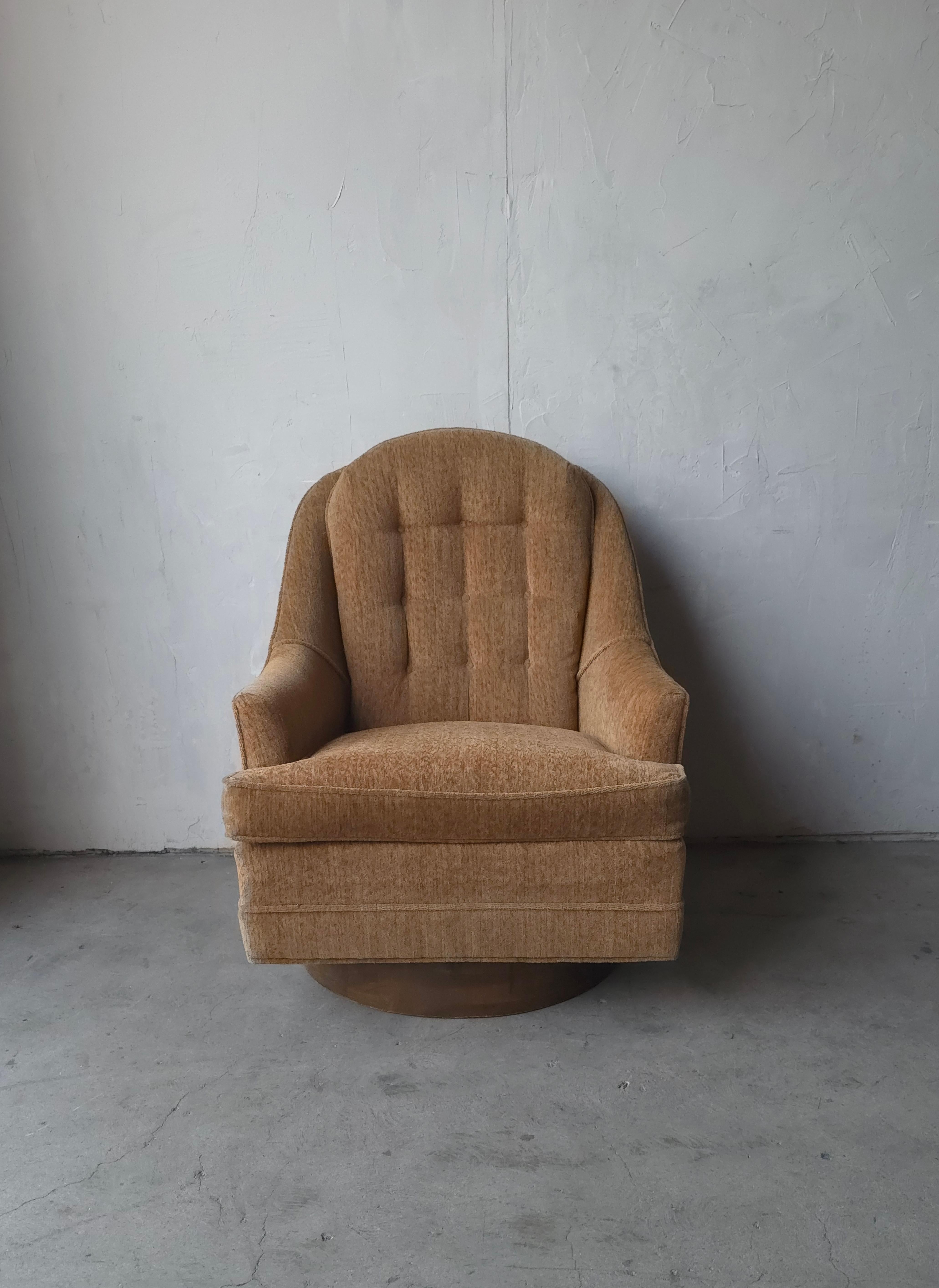 Mid Century Sculptural High Back Drehstuhl (Moderne der Mitte des Jahrhunderts) im Angebot