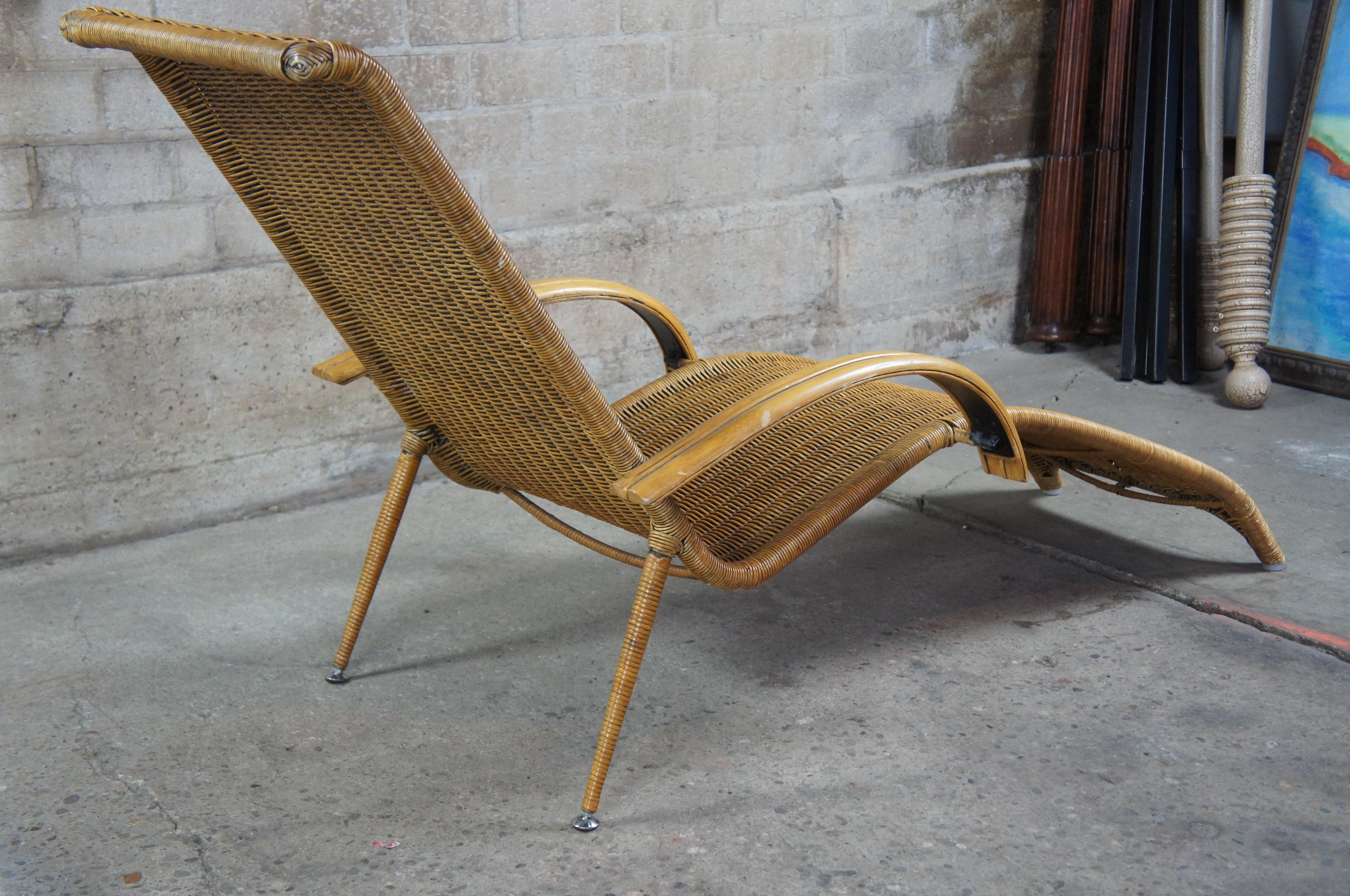 Midcentury Sculptural Italian Modern Cane and Bamboo Chaise Lounge Patio Chair In Good Condition In Dayton, OH