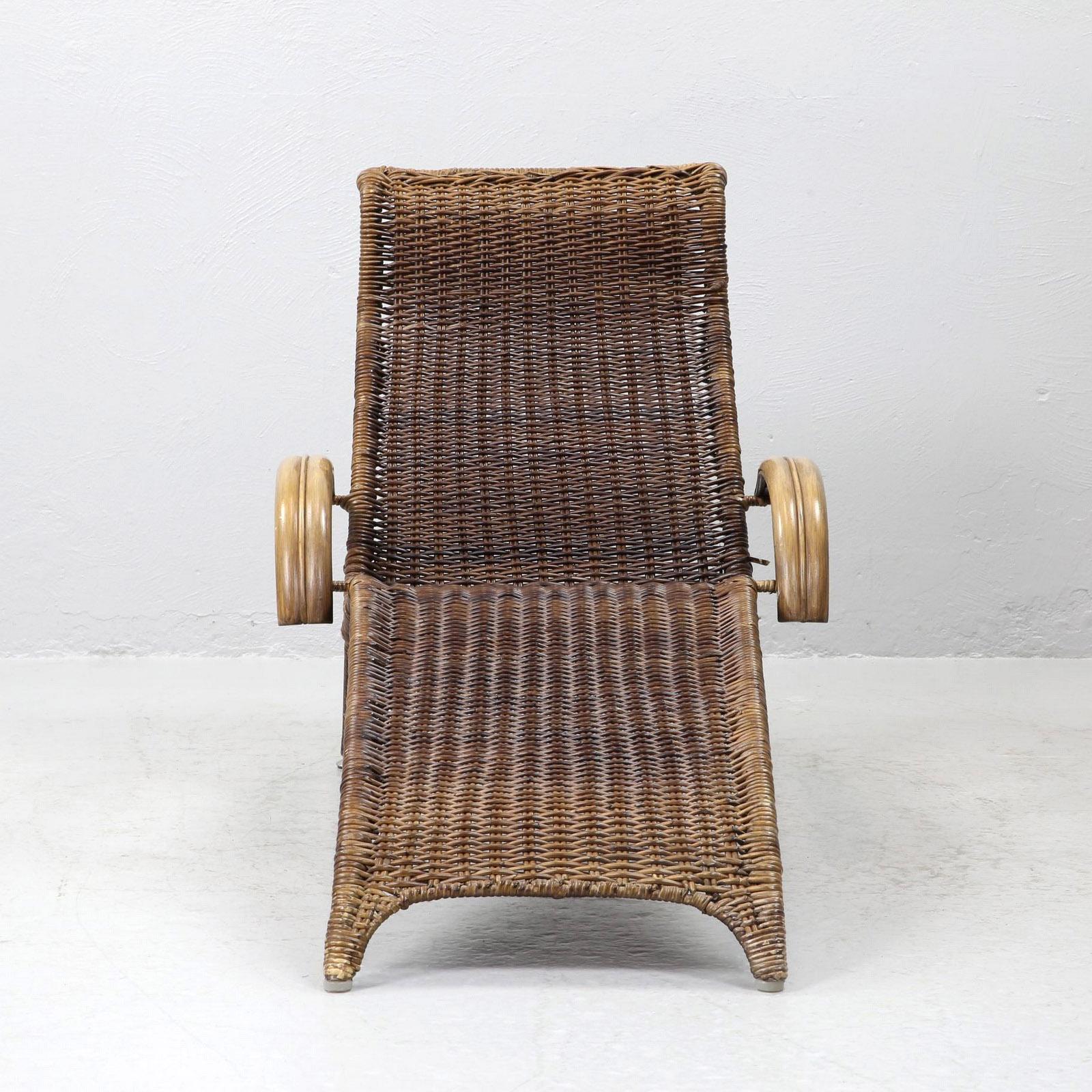Chaise longue italienne sculpturale en rotin et bambou du milieu du siècle dernier en vente 1