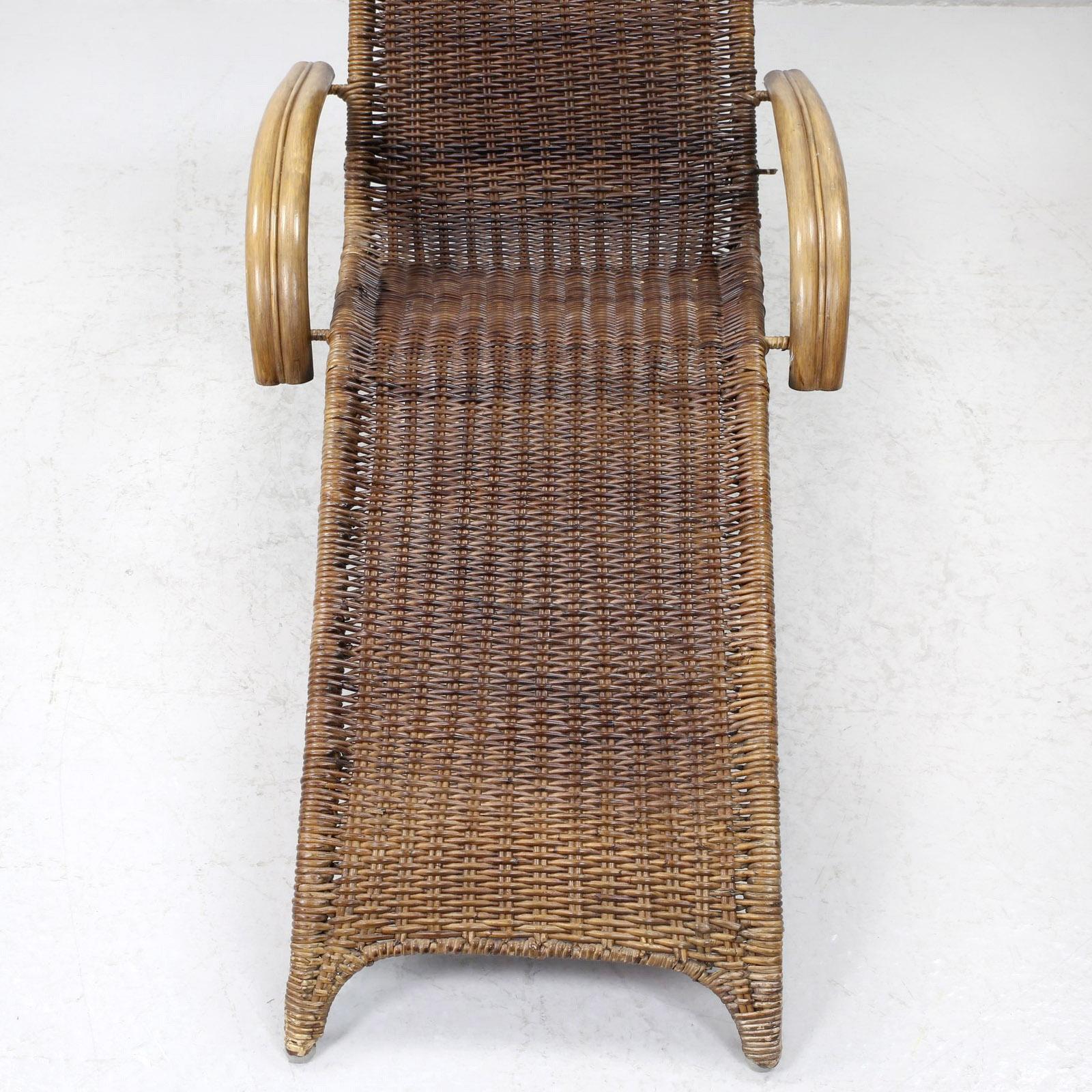 Mid-Century, Sculptural Italian Rattan and Bamboo Chaise Longue Lounge Chair For Sale 4