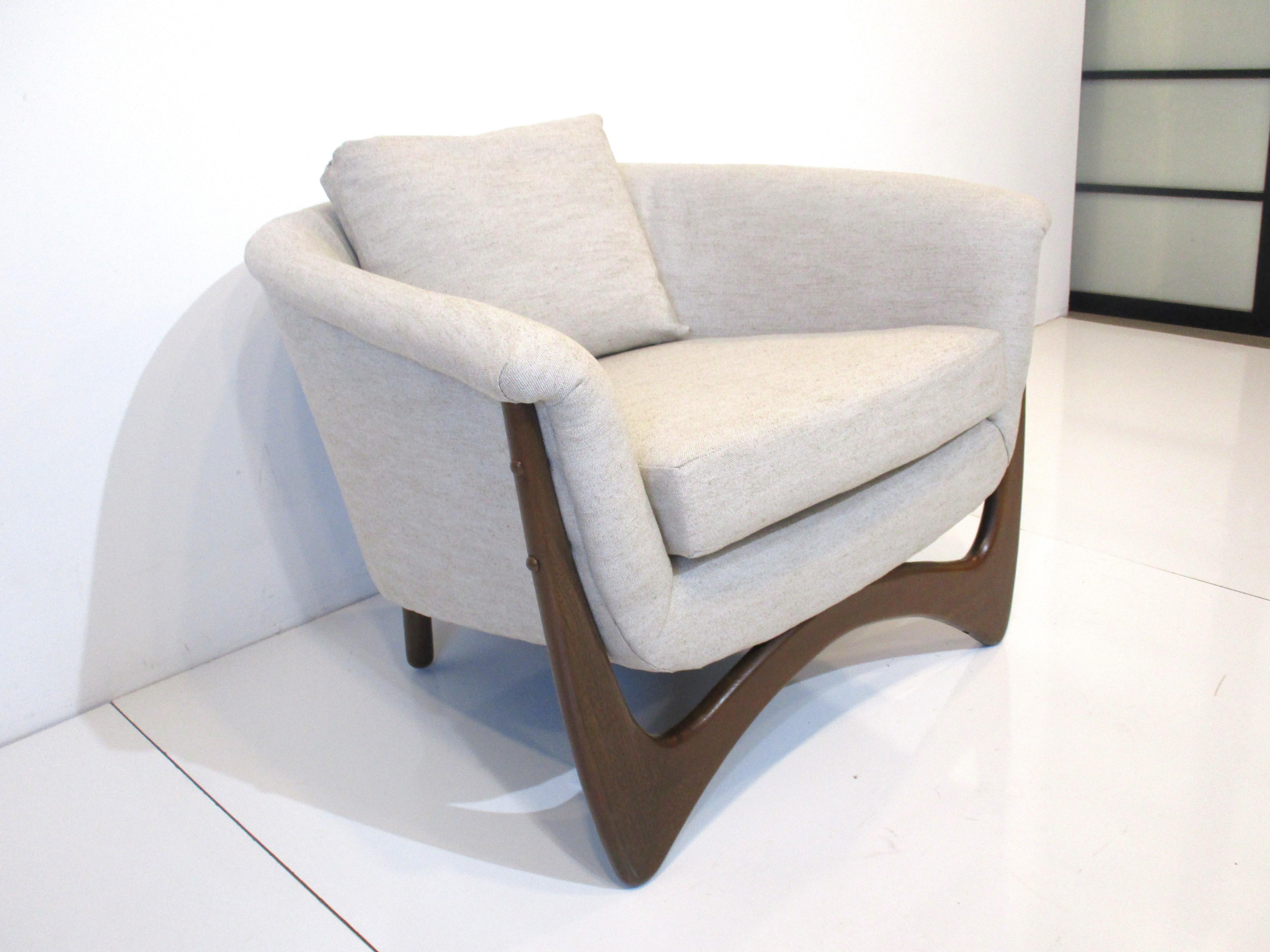 American Mid Century Sculptural Lounge Chair in the style of Adrian Pearsall For Sale