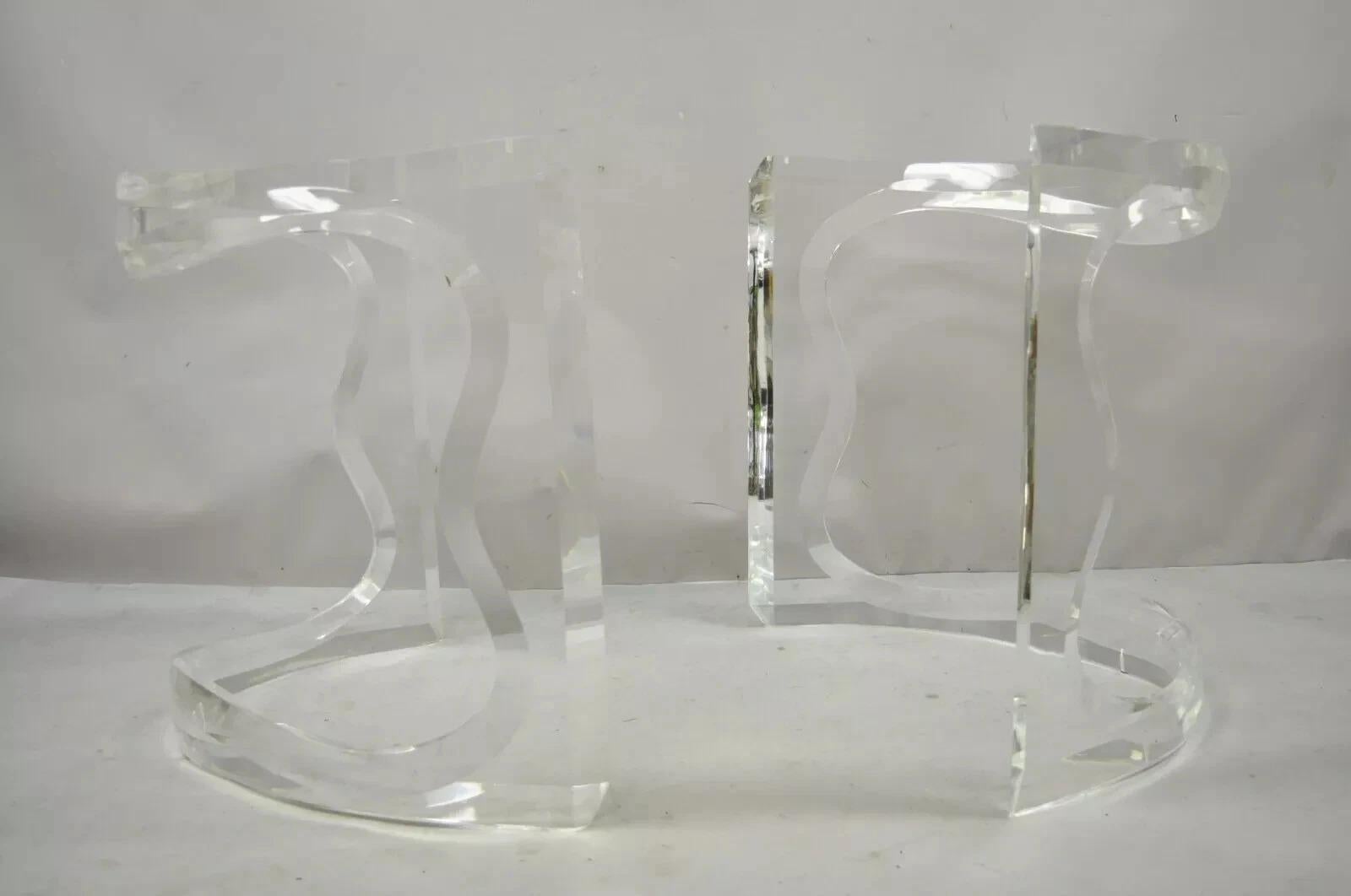 Vintage de mediados de siglo moderno escultórico Lucite doble pedestal de mesa de comedor Bases de mesa (sin tapa) - un par. El listado incluye (2) bases de pedestal con bordes biselados, líneas modernistas limpias, forma escultural elegante. NO