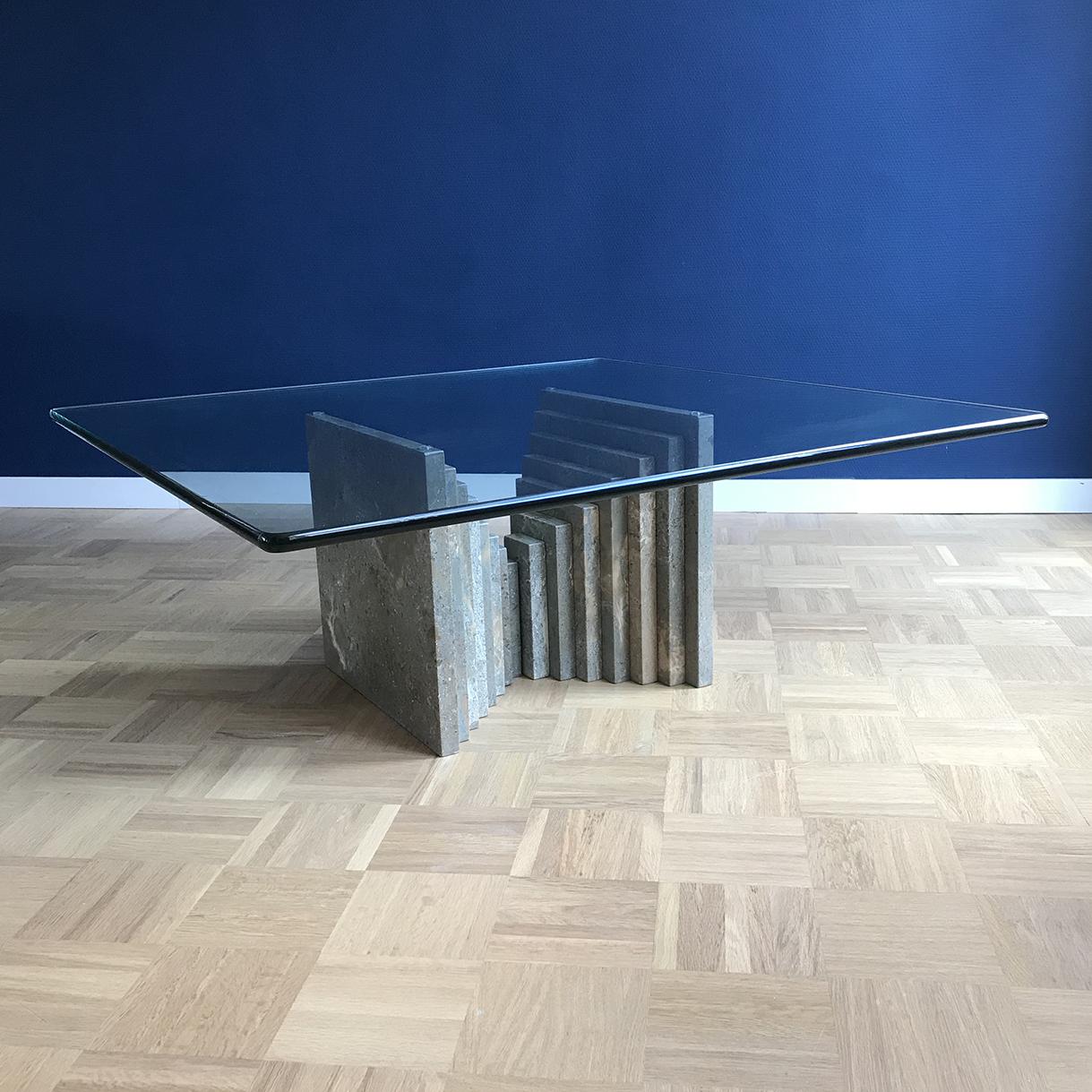 Mesa baja escultórica de mármol y cristal de mediados de siglo en Bueno estado para la venta en ECHT, NL