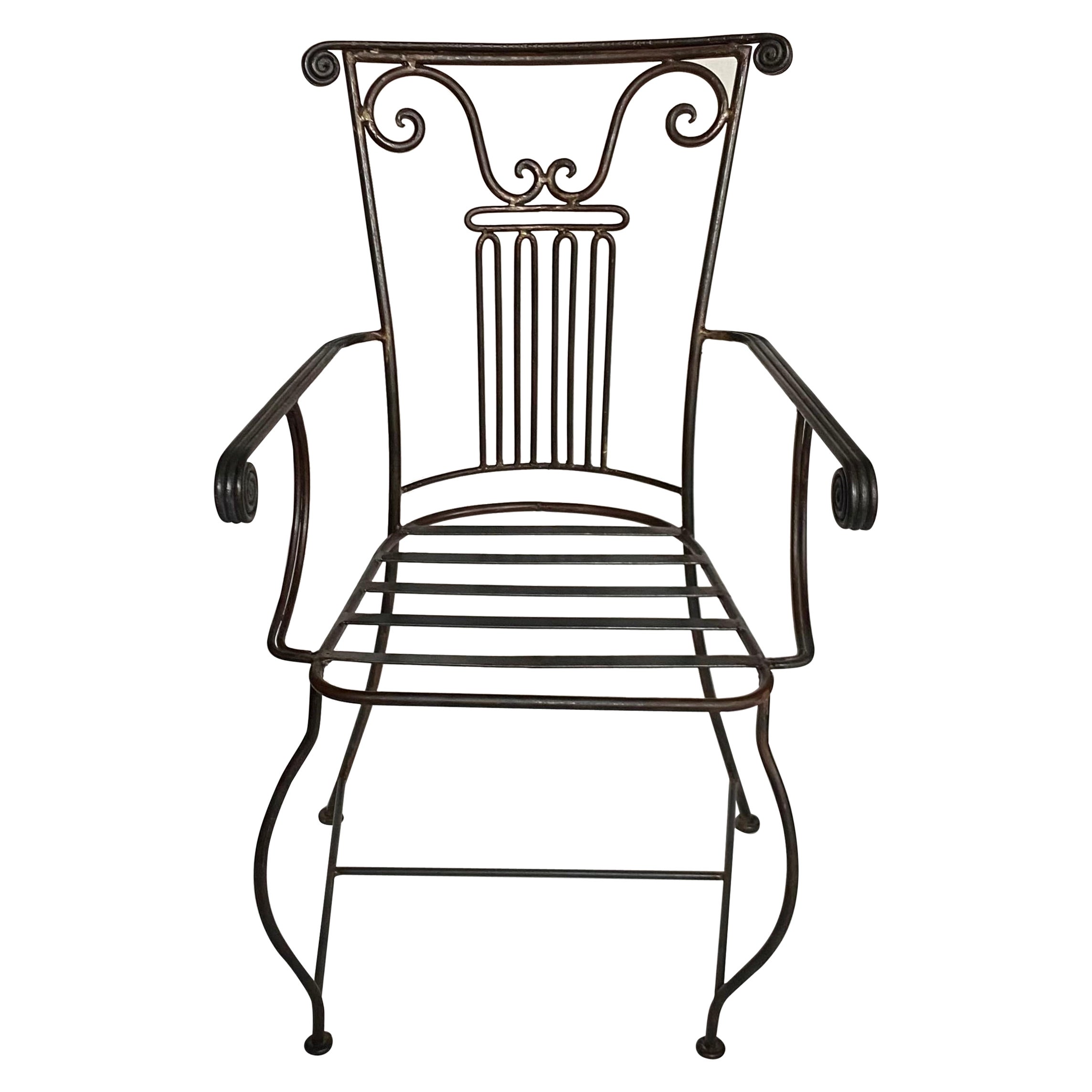 Chaise d'appoint ou d'appoint en fer à colonne sculpturale de style néoclassique du milieu du siècle dernier