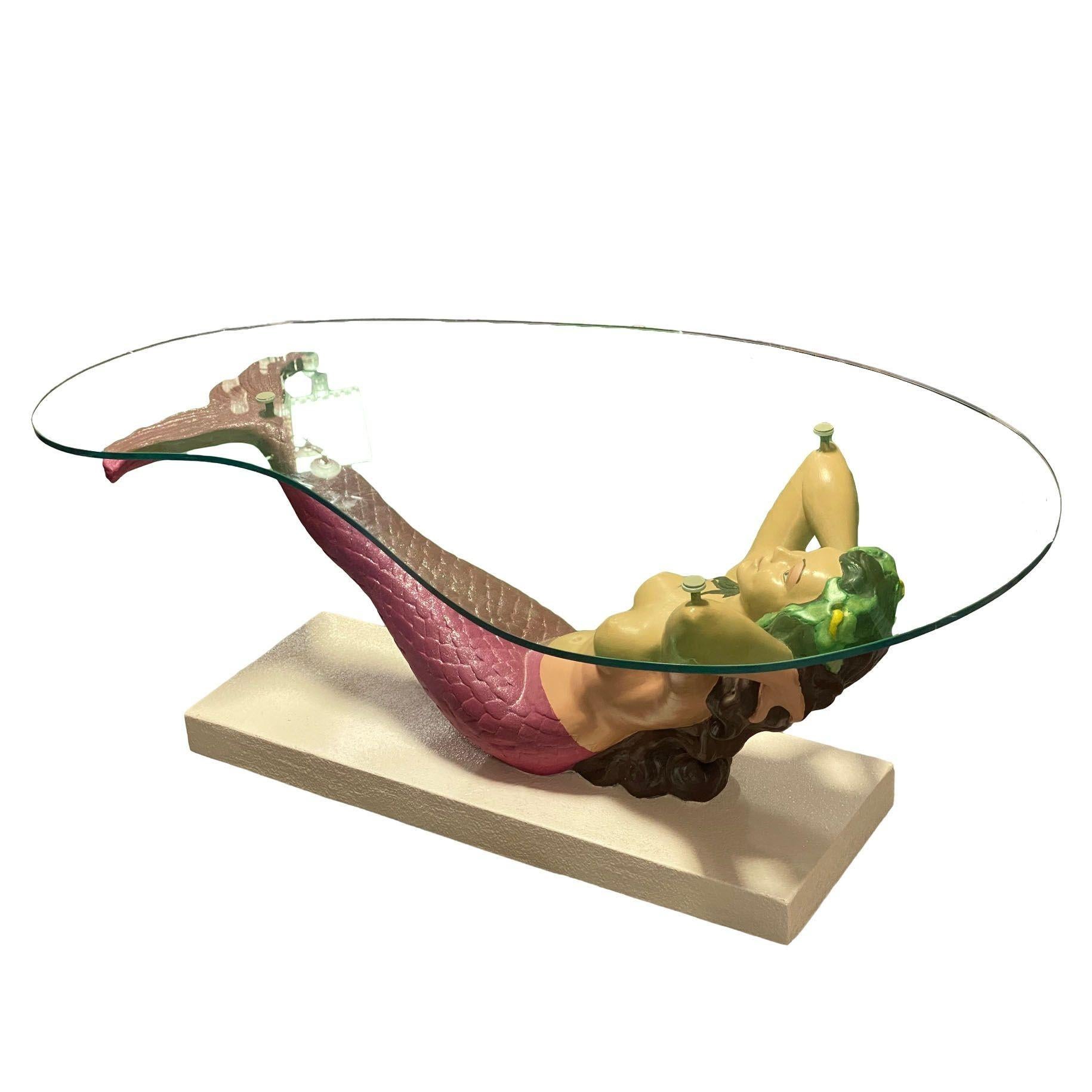 Table de cocktail sculpturale sirène nue du milieu du siècle avec plateau en verre biomorphique Excellent état - En vente à Van Nuys, CA