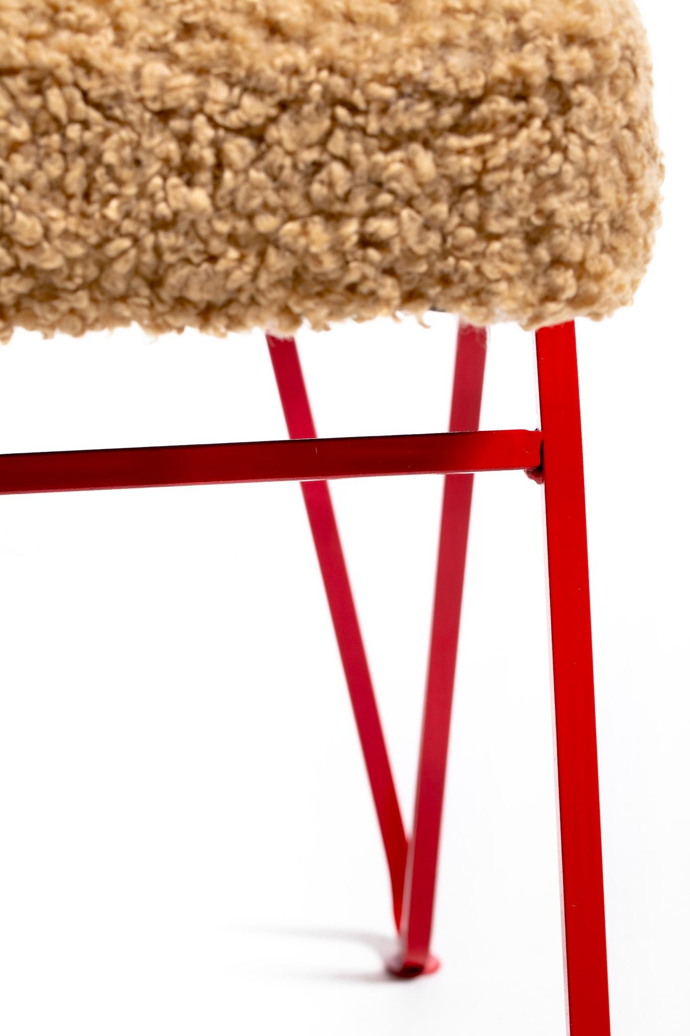 Sedie da pranzo scultoree di metà secolo in ferro smaltato rosso e latte bouclé, 1950 ca. in vendita 12