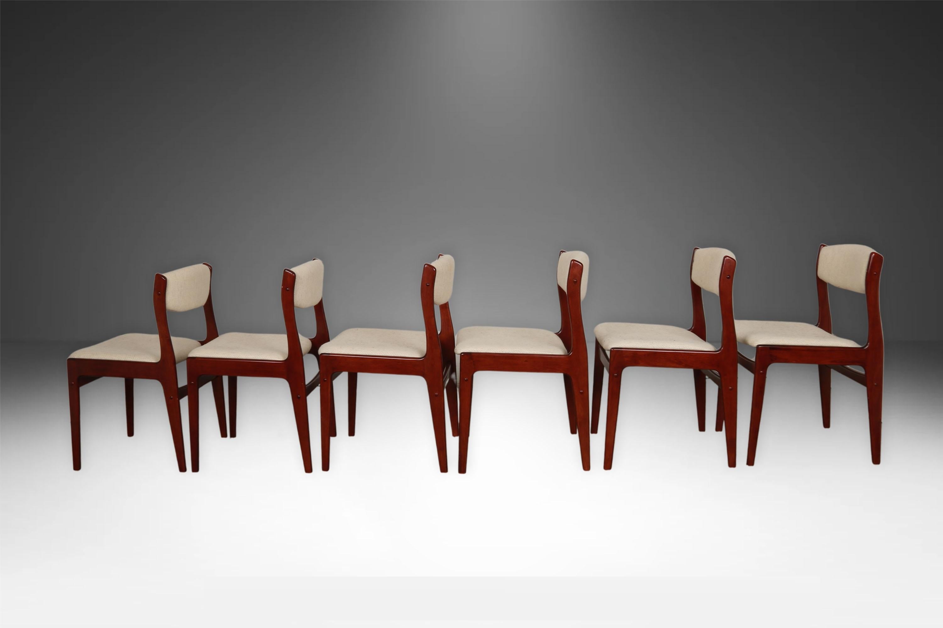 Thaïlandais Chaises de salle à manger sculpturales en palissandre du milieu du siècle dernier en vente