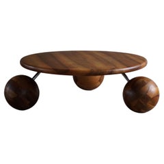 Table de canapé/table basse ronde sculpturale du milieu du siècle dernier en bois et acier, 1970