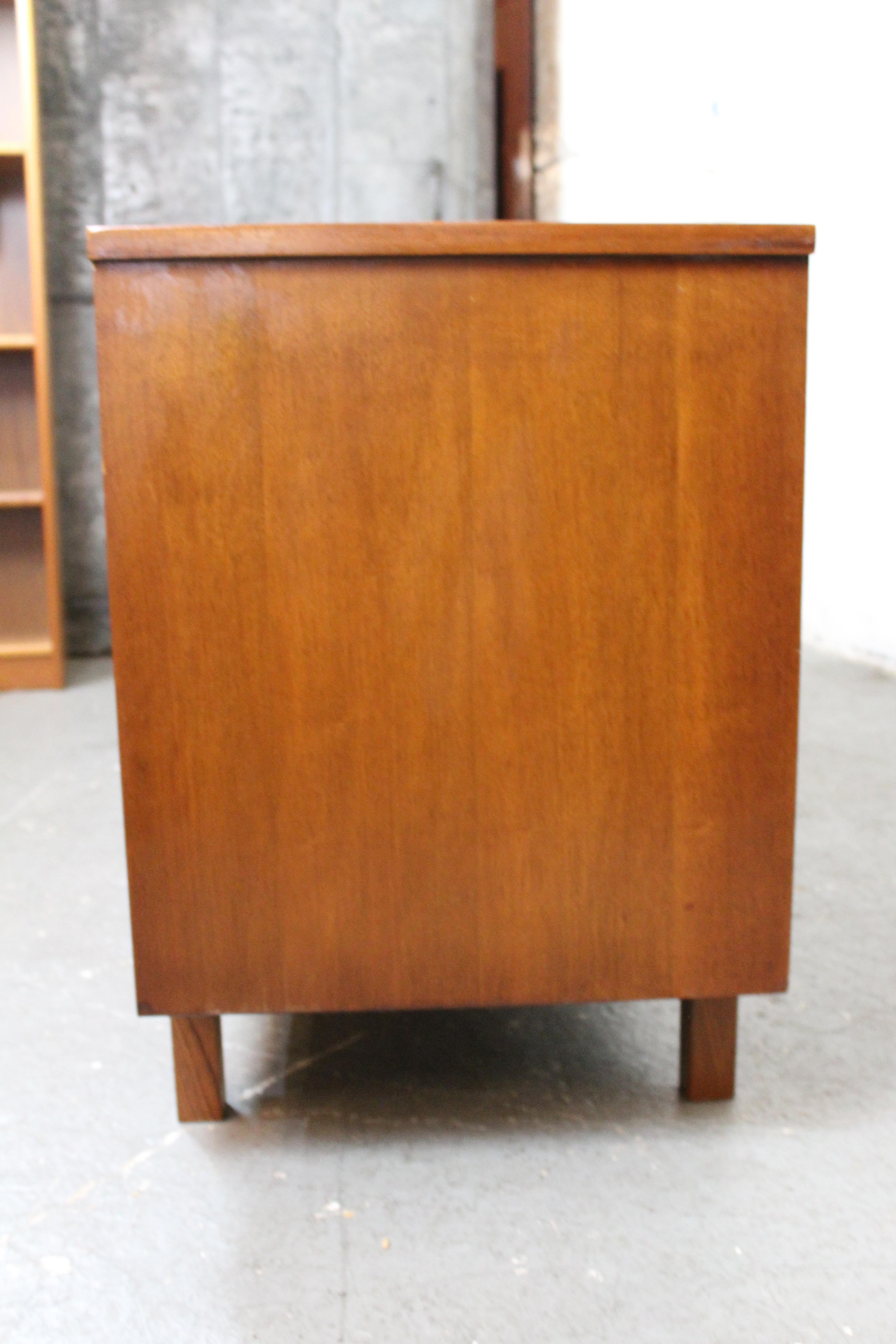 Buffet sculptural du milieu du siècle dernier par Dixie Furniture of Lexington en vente 7