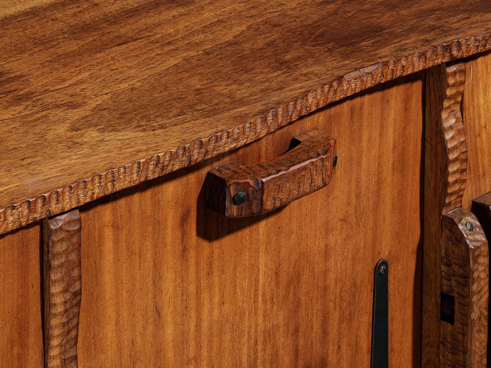 Credenza scultorea di metà secolo in meranti e ferro battuto in vendita 3