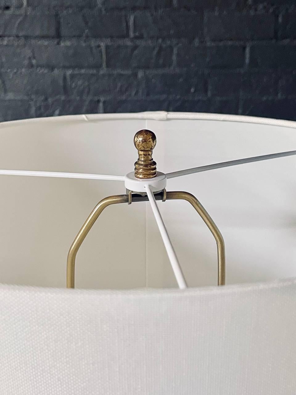 Late 20th Century Mid-Century Sculptural Spiral Glazed & Polished Brass Table Lamp For Sale