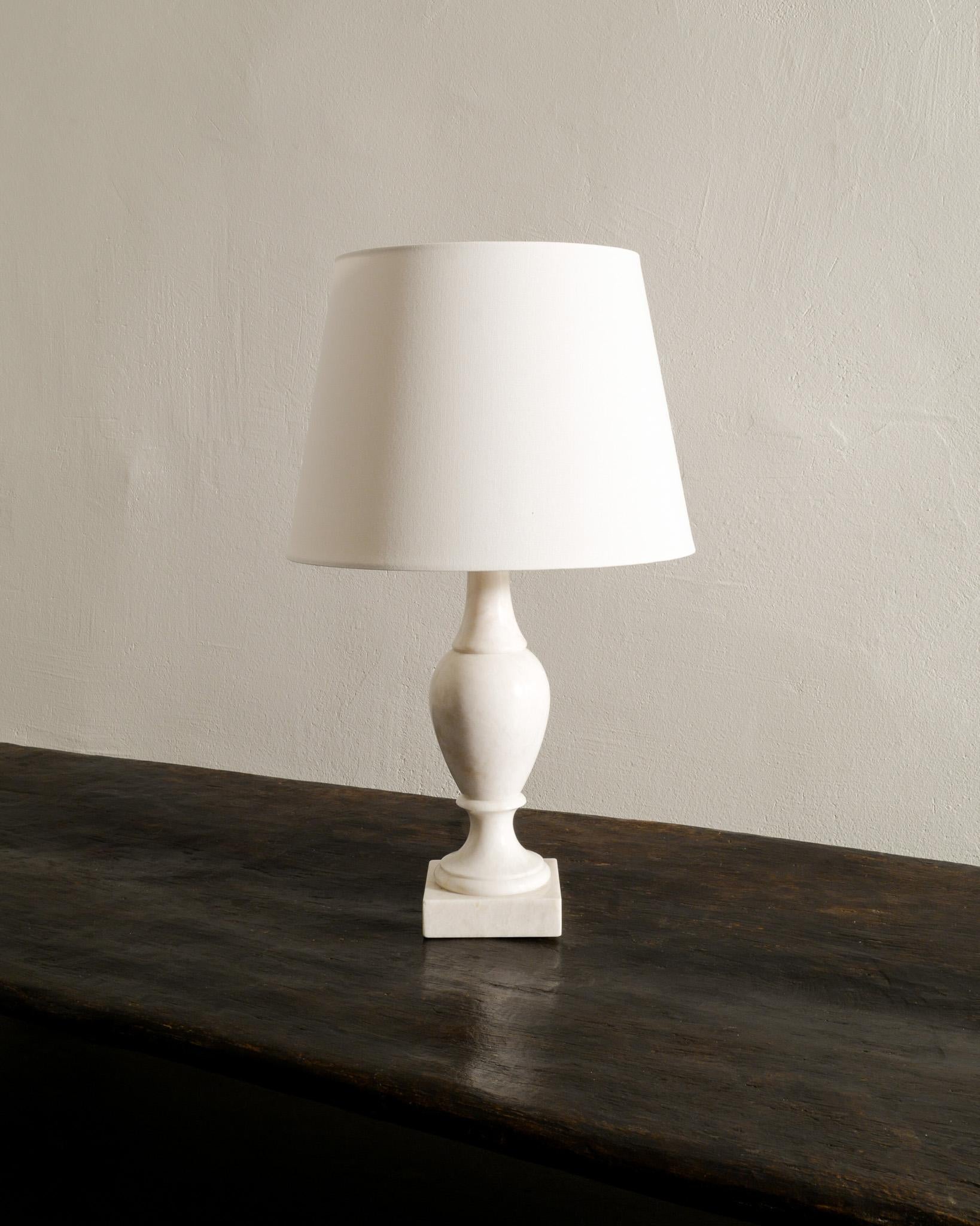 Scandinavian Modern Mid Century Sculptural Table Desk Lamp in Solid White Marble Produced in 1960s For Sale