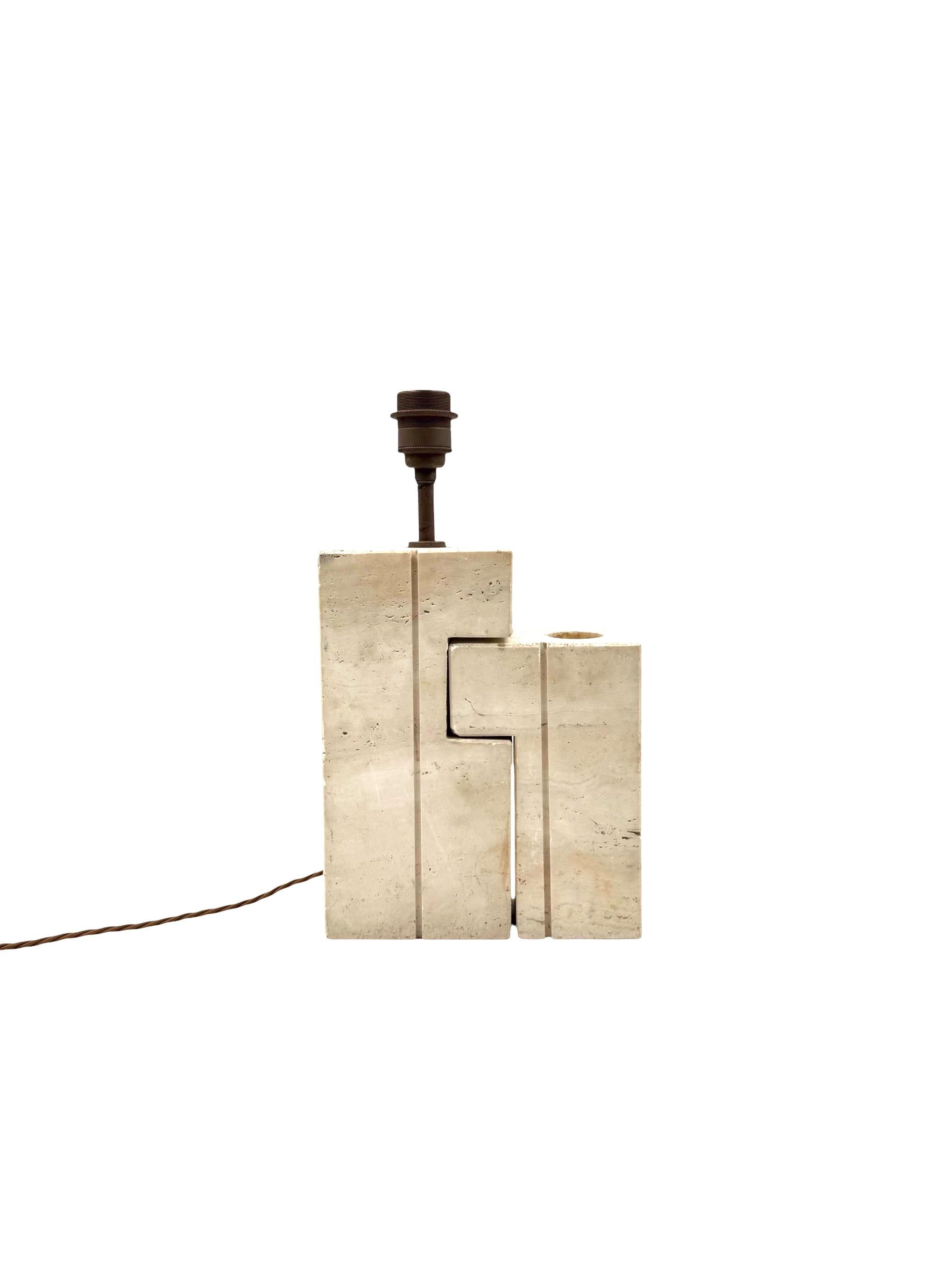 Travertin Lampe de table sculpturale du milieu du siècle, Giulio Cesari, Nucleo Sormani Italie 1960 en vente