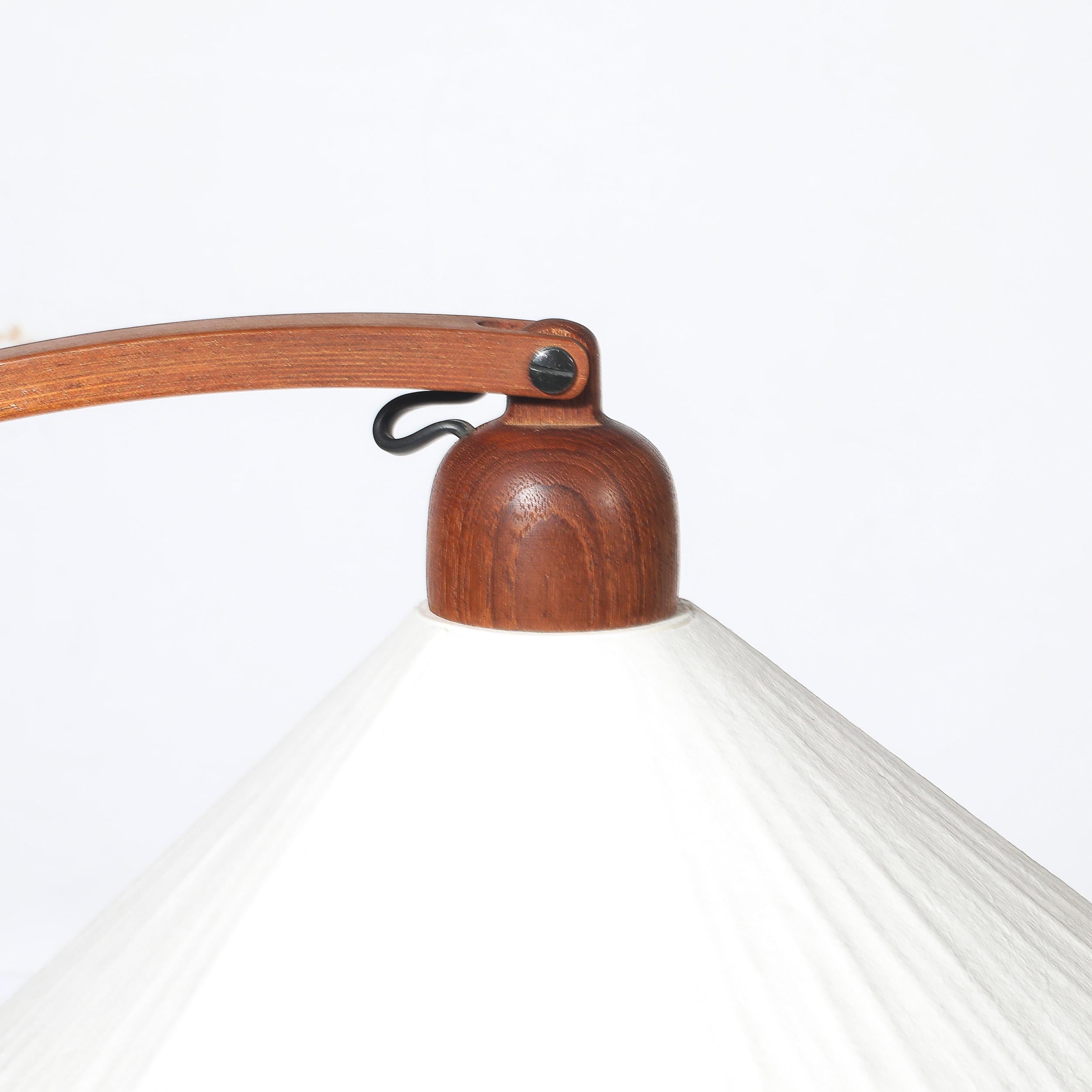 Lampada da terra regolabile in teak scultoreo di metà secolo con paralume in carta d'archivio personalizzato in vendita 8