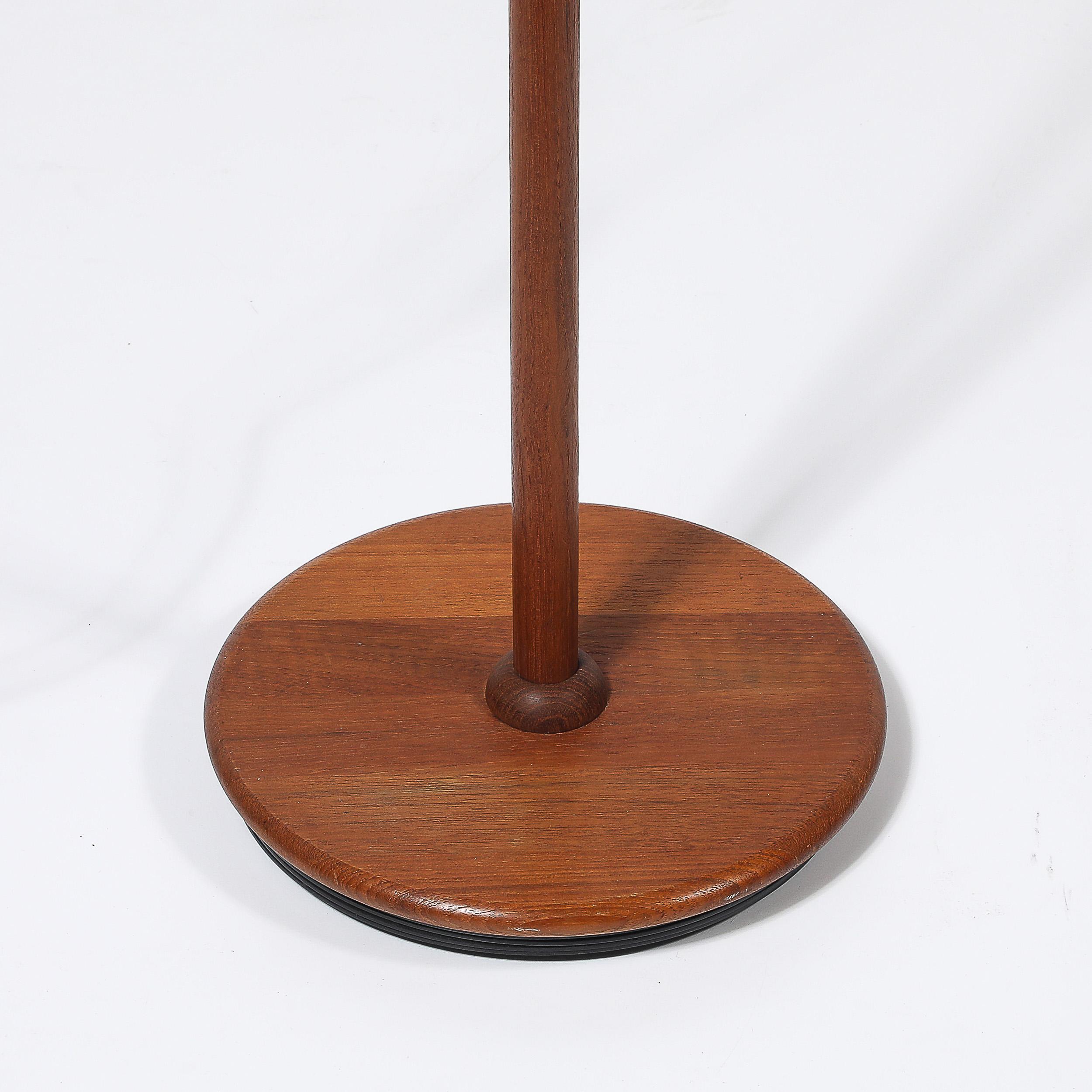 Lampada da terra regolabile in teak scultoreo di metà secolo con paralume in carta d'archivio personalizzato In condizioni ottime in vendita a New York, NY