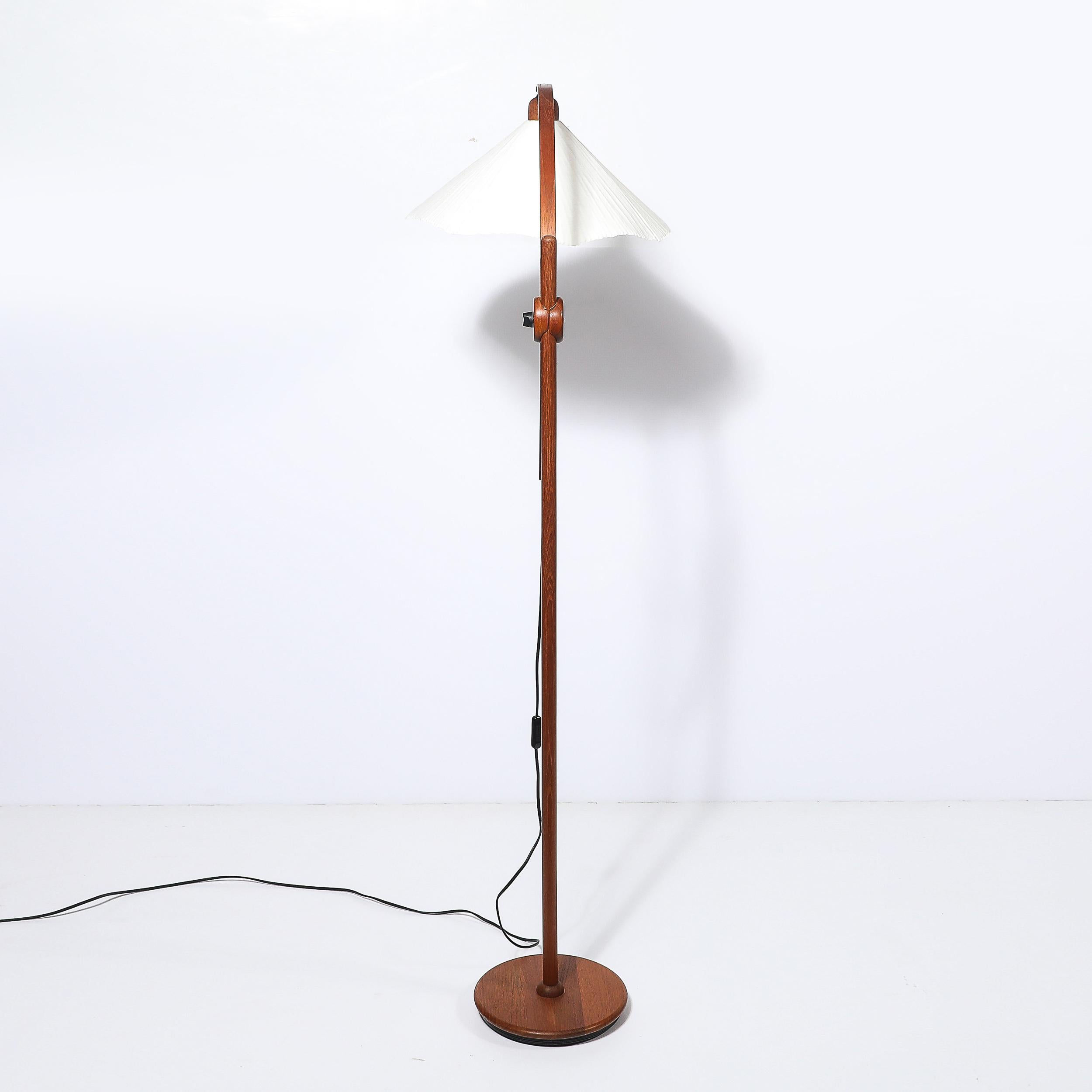 Lampada da terra regolabile in teak scultoreo di metà secolo con paralume in carta d'archivio personalizzato in vendita 2