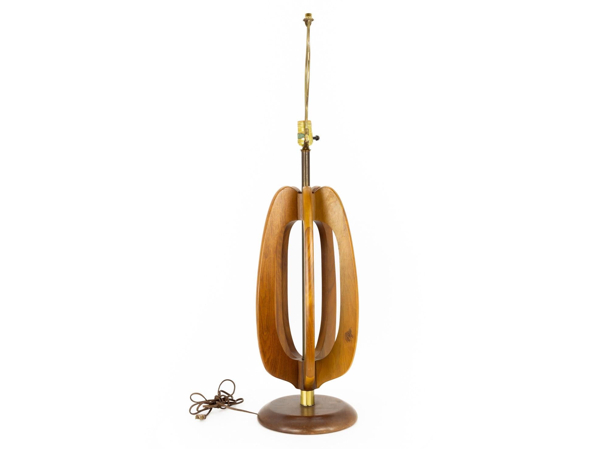 Mid-Century Modern Mid Century Sculptural Walnut and Brass Table Lamp For Sale