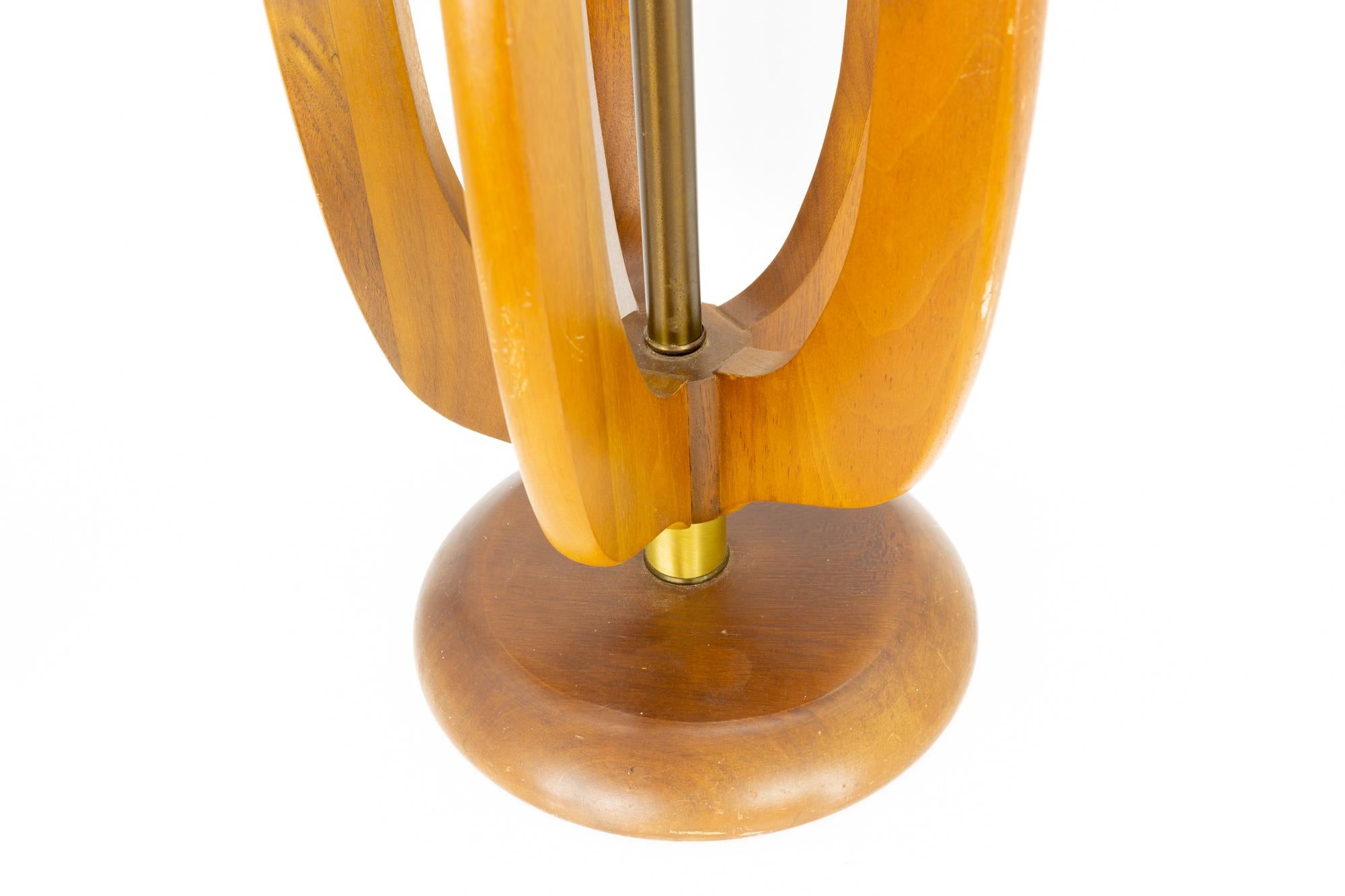 Mid Century Sculptural Walnut and Brass Table Lamp For Sale 2