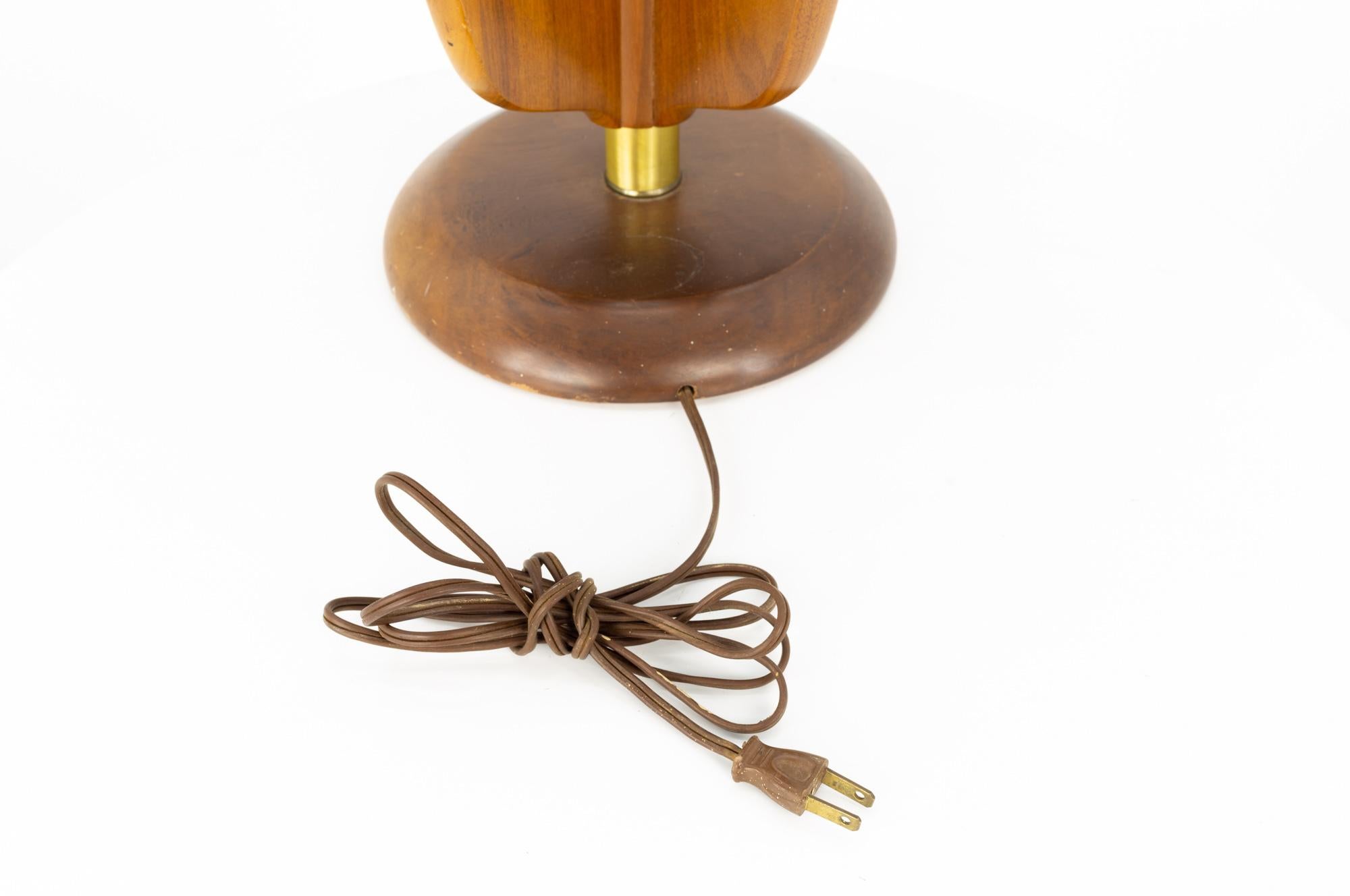 Mid Century Sculptural Walnut and Brass Table Lamp For Sale 3