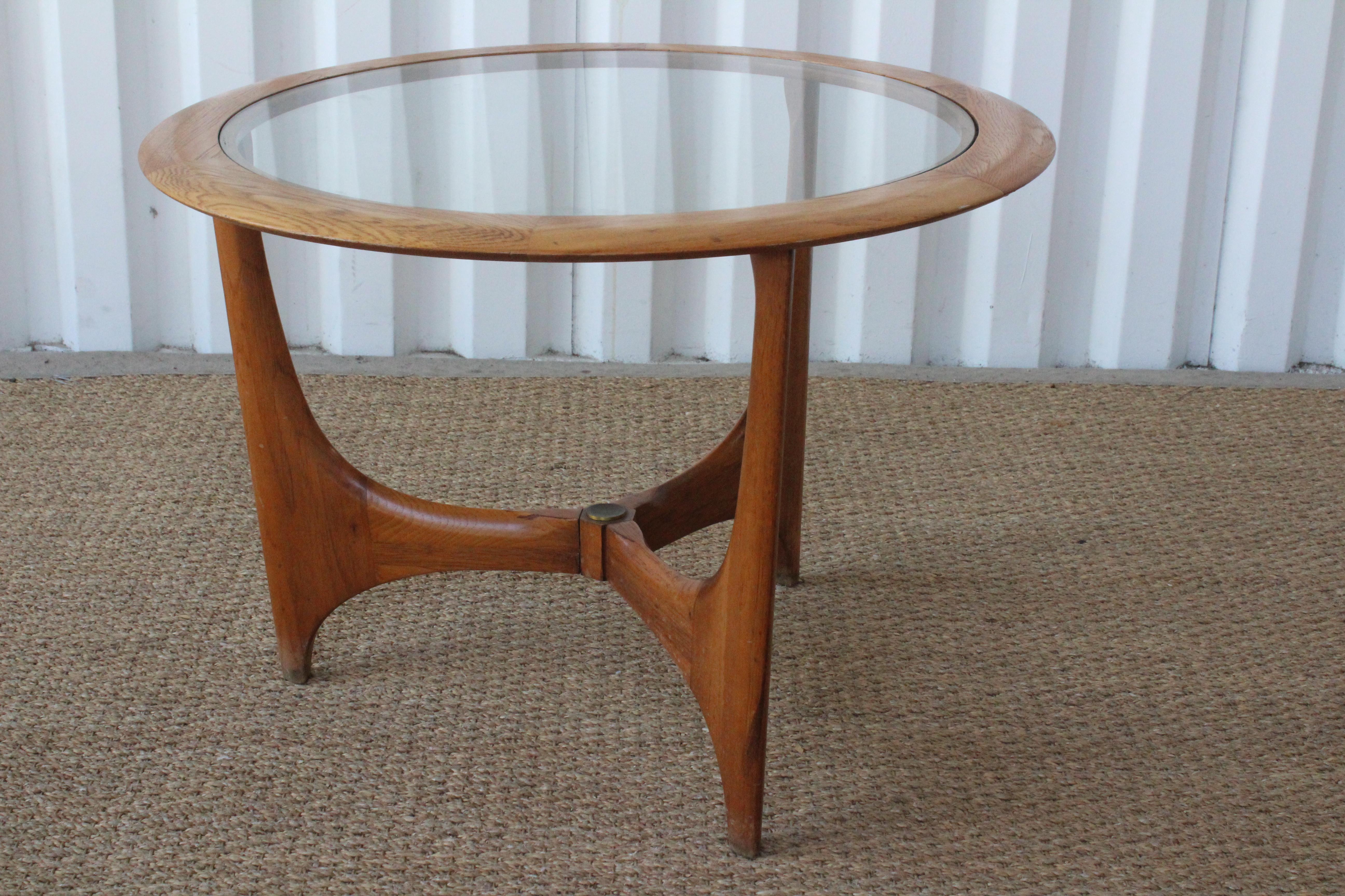 Mid-Century Sculptural Walnut Side Table by Lane, U.S.A, 1960s In Good Condition In Los Angeles, CA