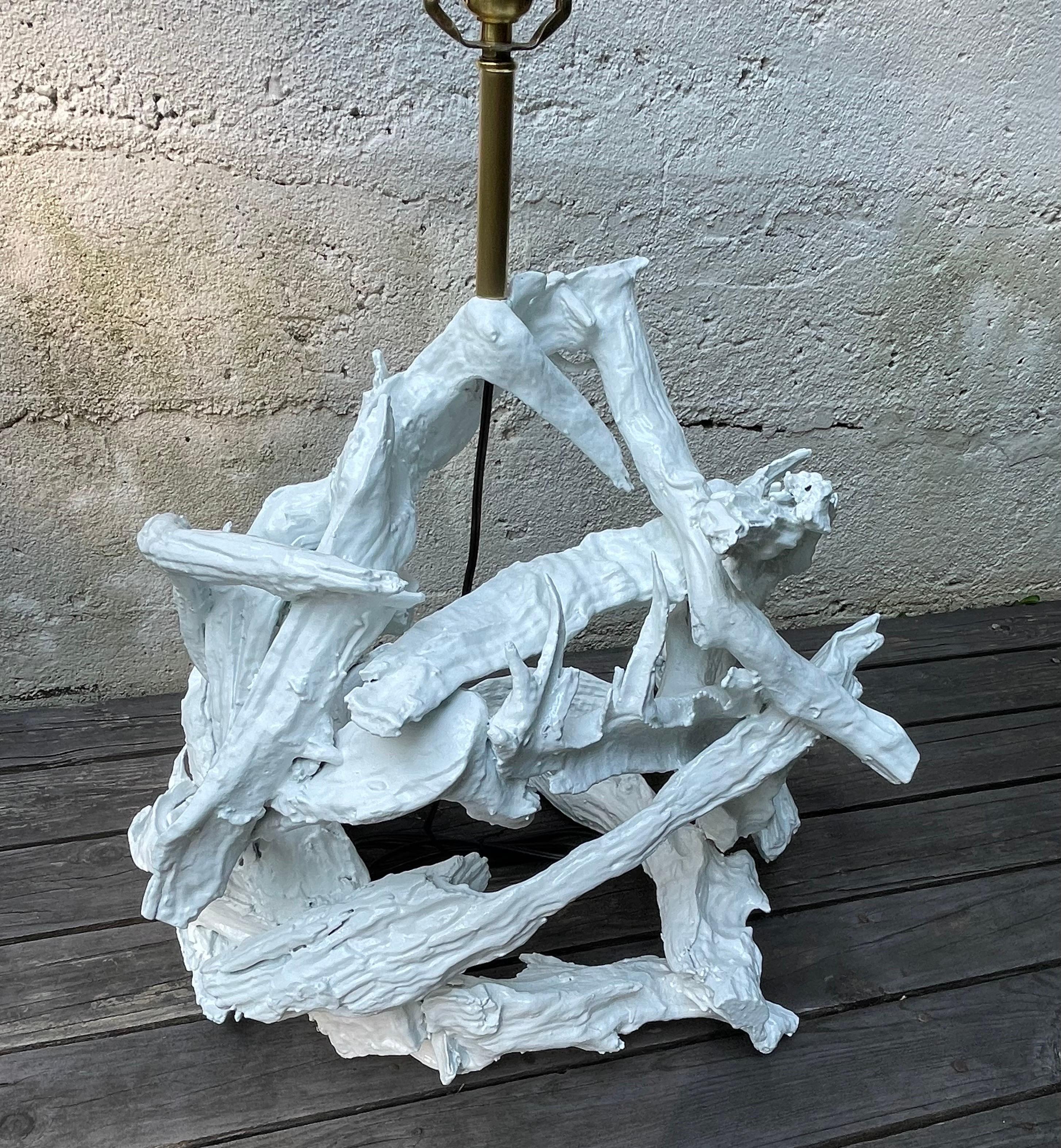 Américain Lampe de table blanche sculpturale dans le style de Carole Stupell en vente