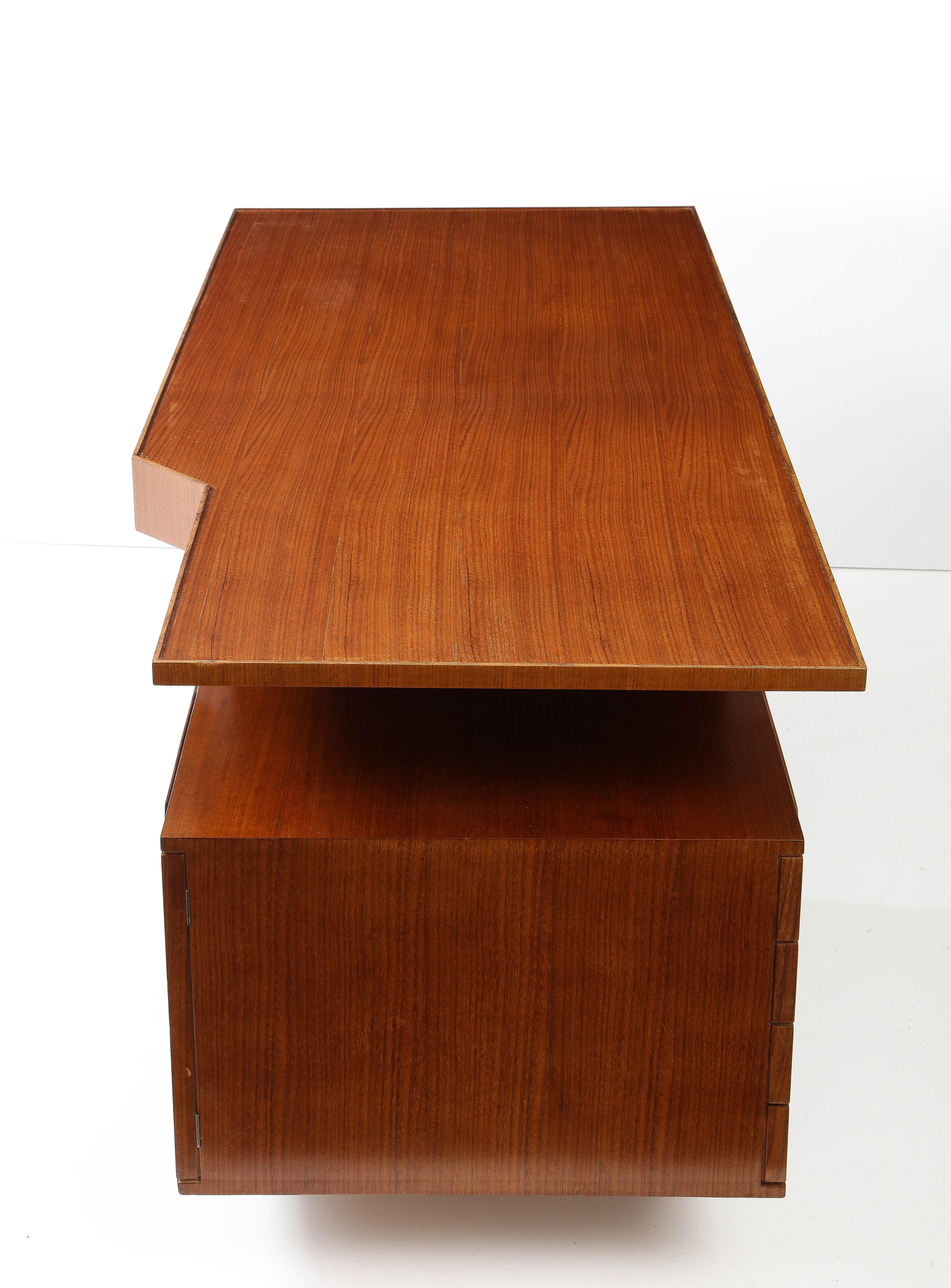 Midcentury Sculptural Writing Desk in the Style of Ico Parisi, Italy, circa 1960 For Sale 10